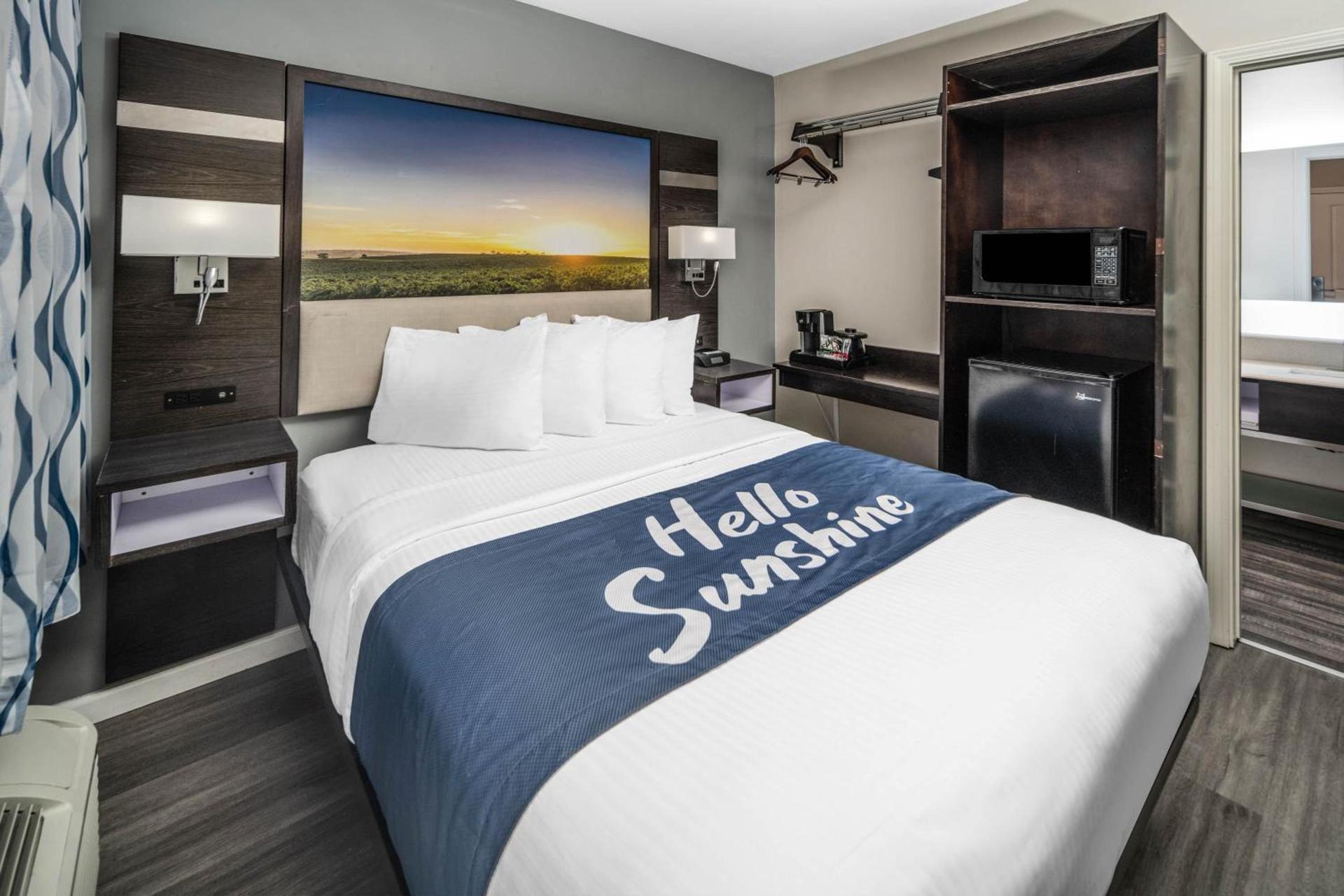 Days Inn by Wyndham Galt - Elk Grove South photo 35