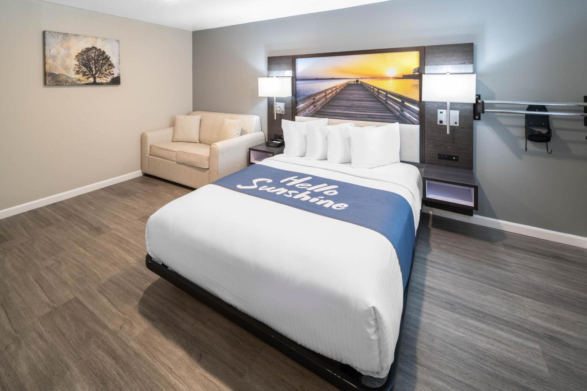 Days Inn by Wyndham Galt - Elk Grove South photo 38