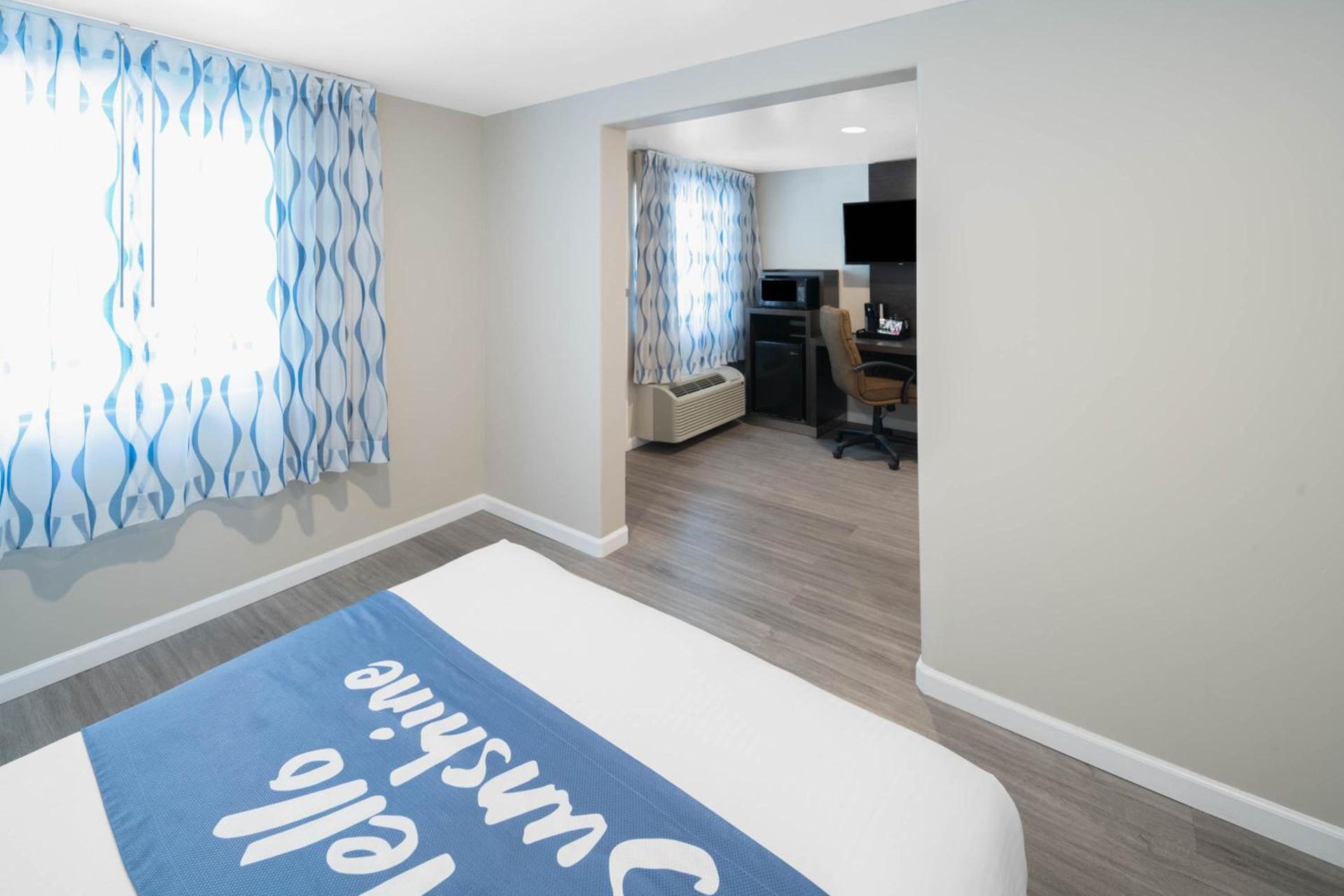 Days Inn by Wyndham Galt - Elk Grove South photo 37
