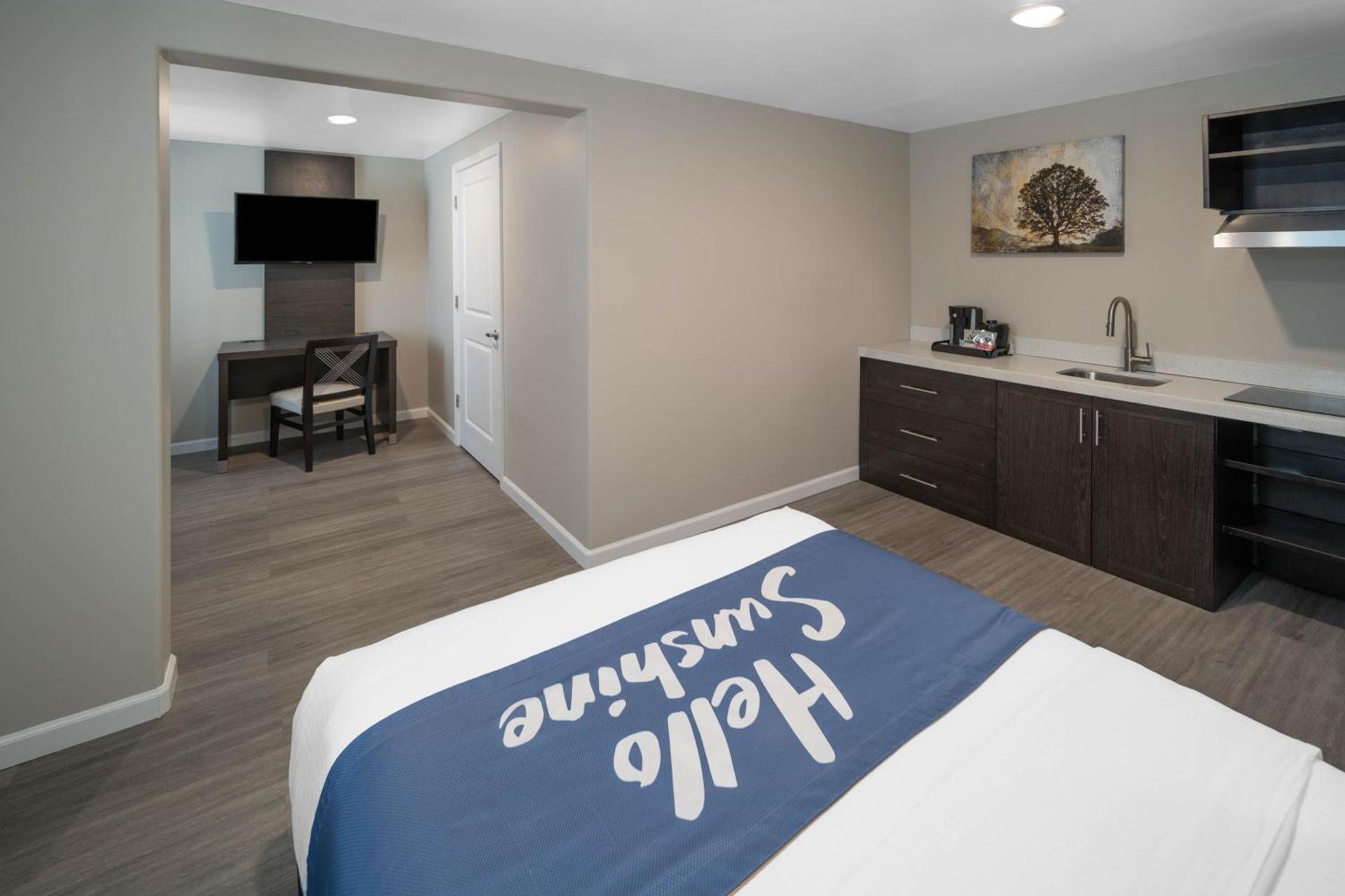 Days Inn by Wyndham Galt - Elk Grove South photo 40