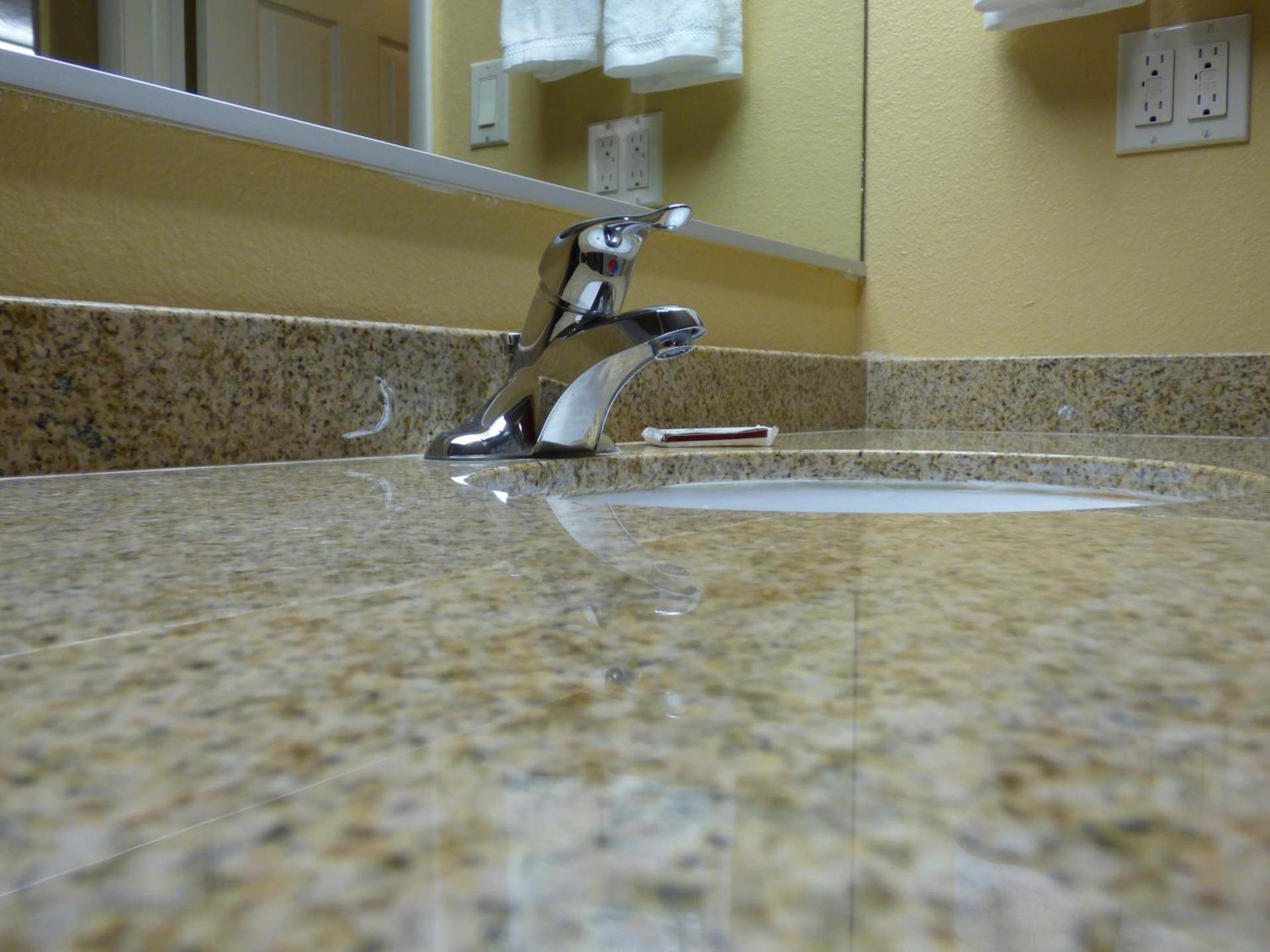 Coronada Inn & Suites photo 4