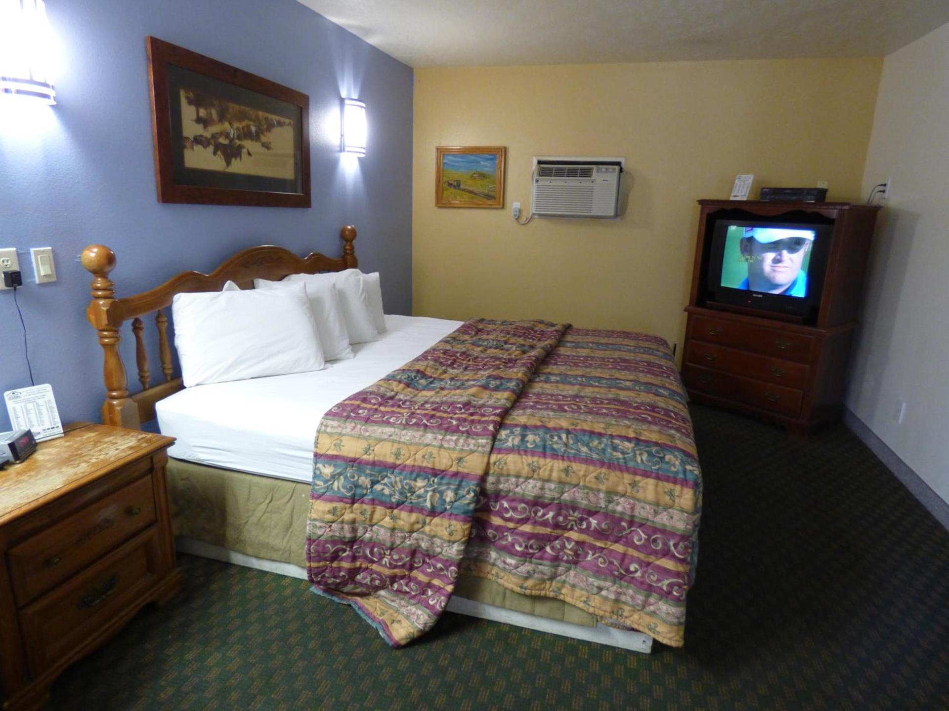 Coronada Inn & Suites photo 9