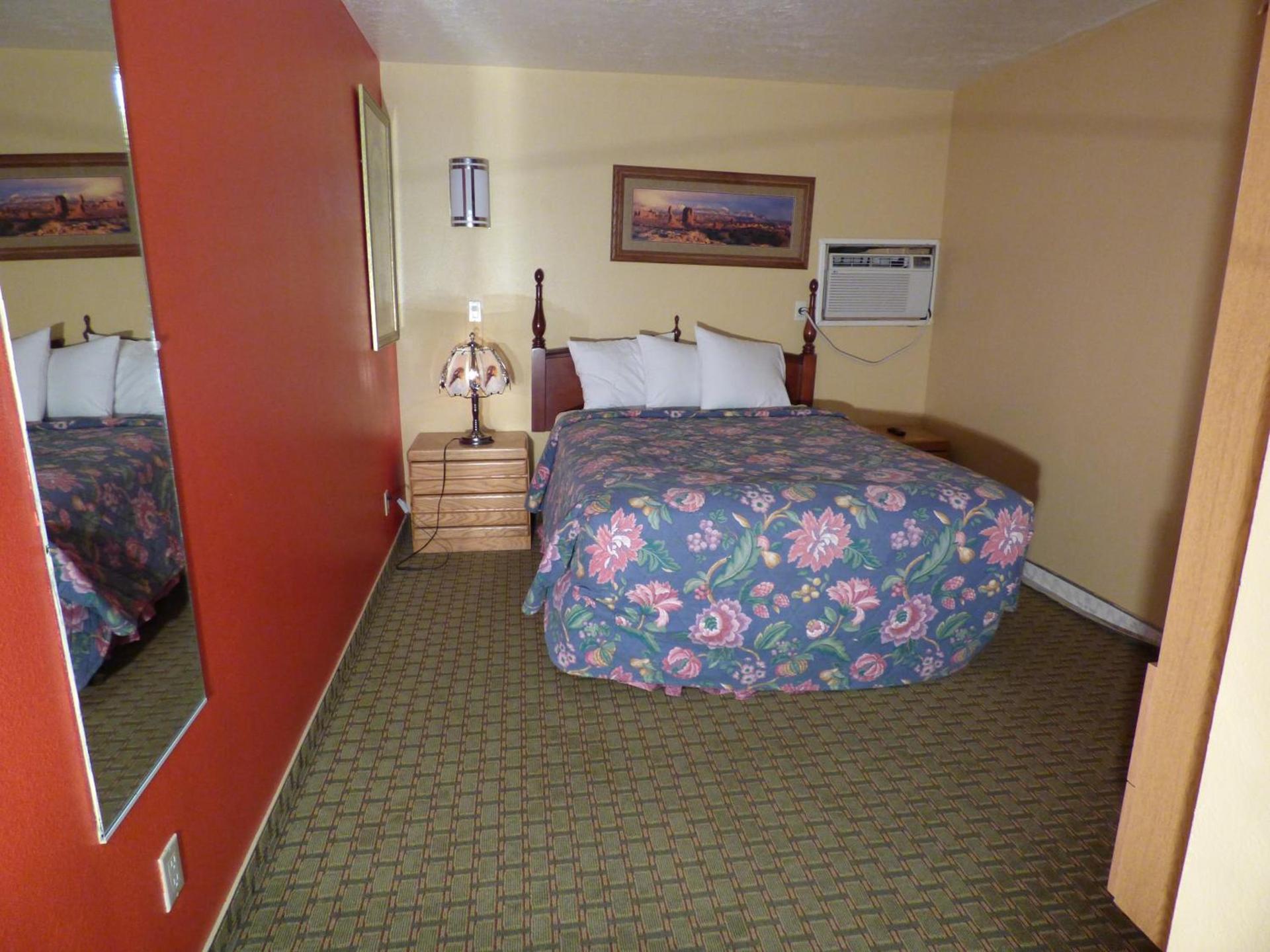 Coronada Inn & Suites photo 18