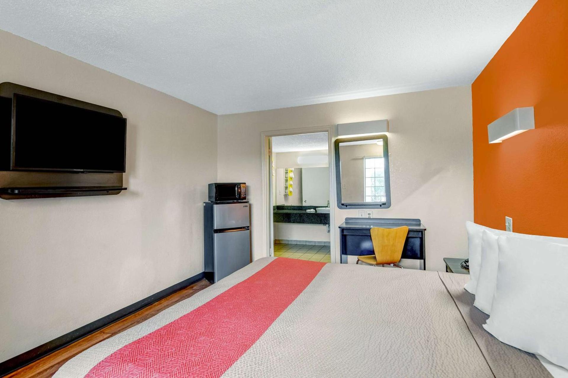 Motel 6-Calhoun, GA photo 9