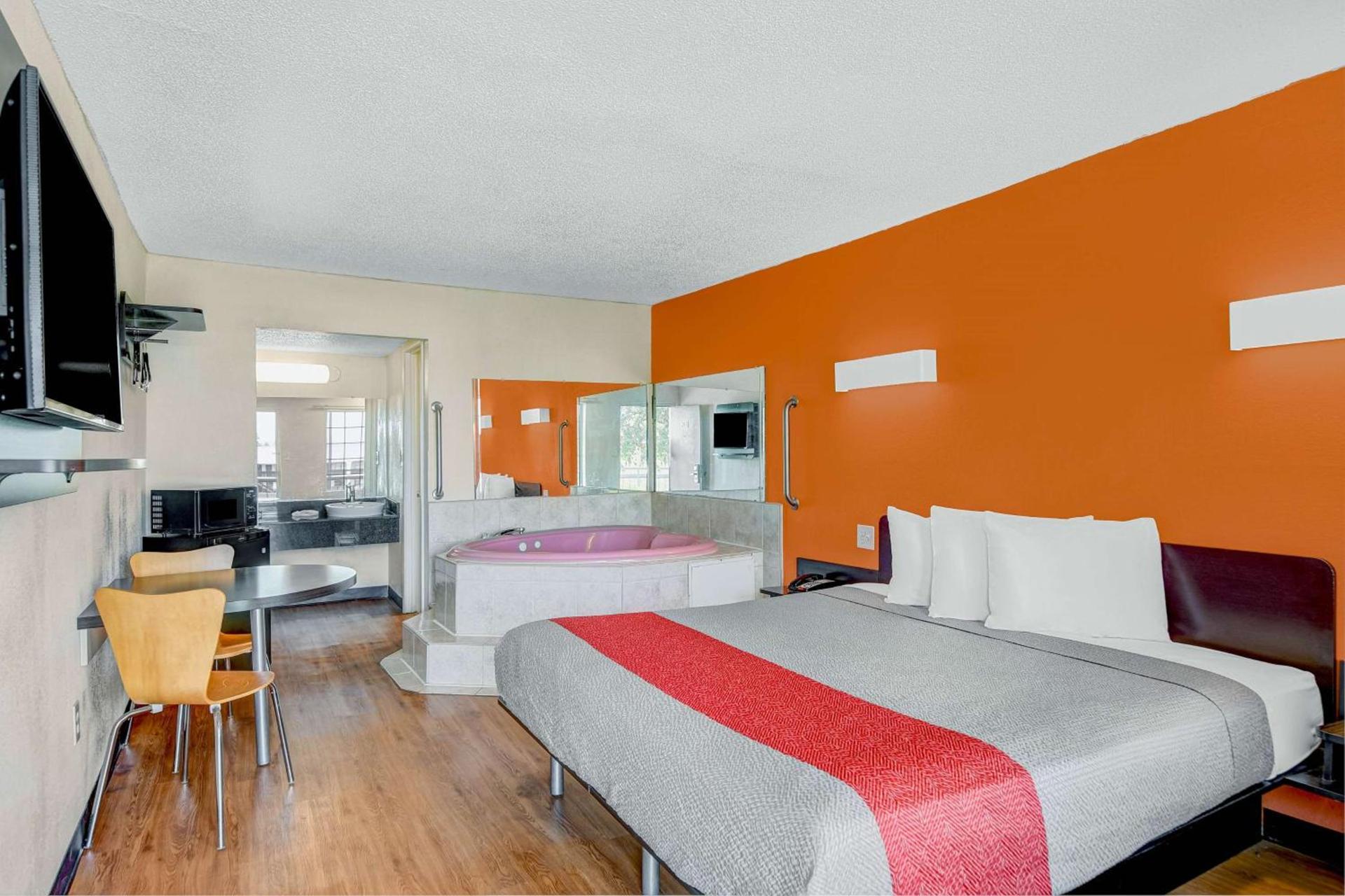 Motel 6-Calhoun, GA photo 11
