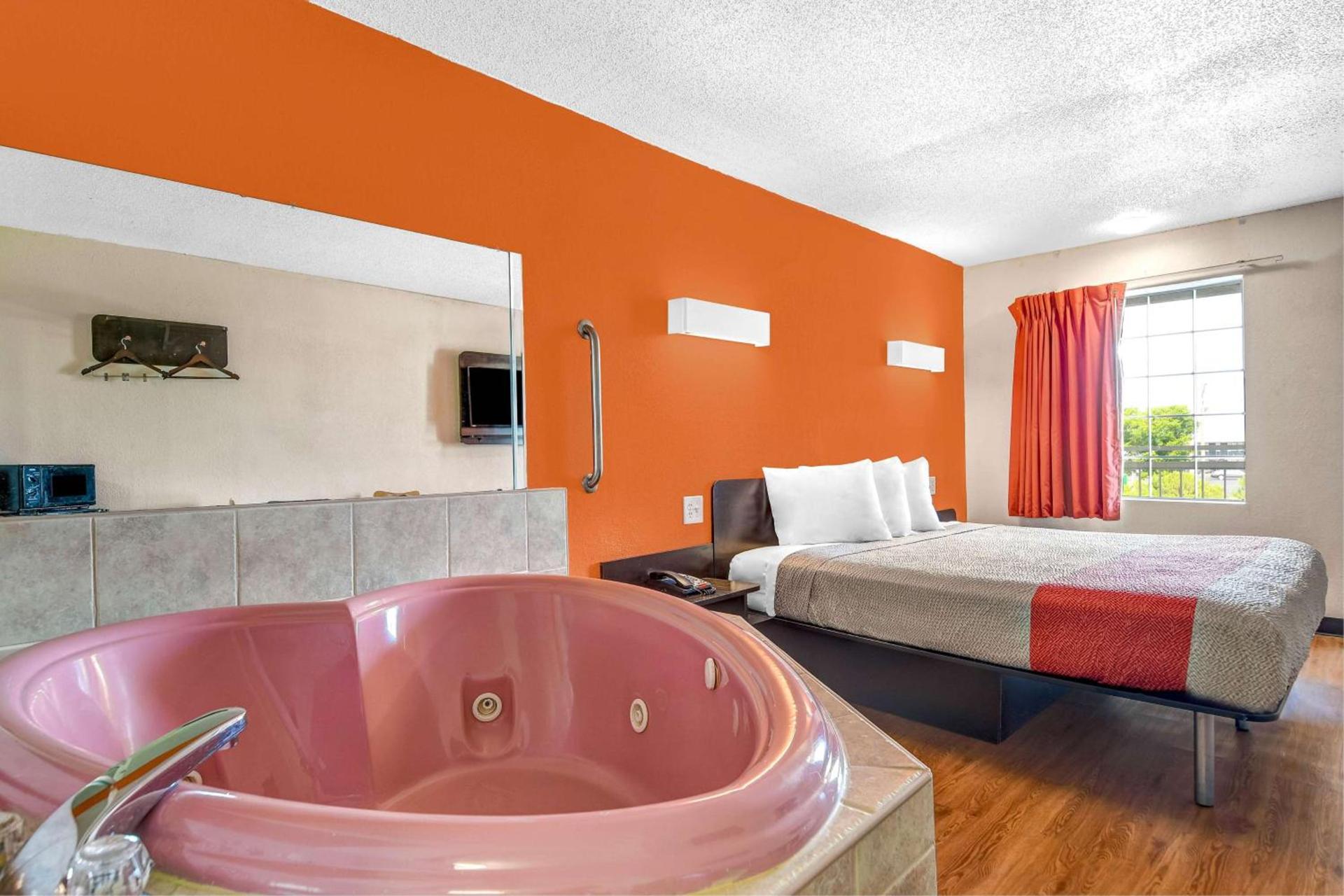 Motel 6-Calhoun, GA photo 13