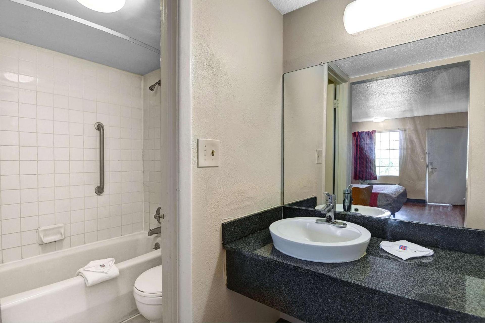 Motel 6-Calhoun, GA photo 21