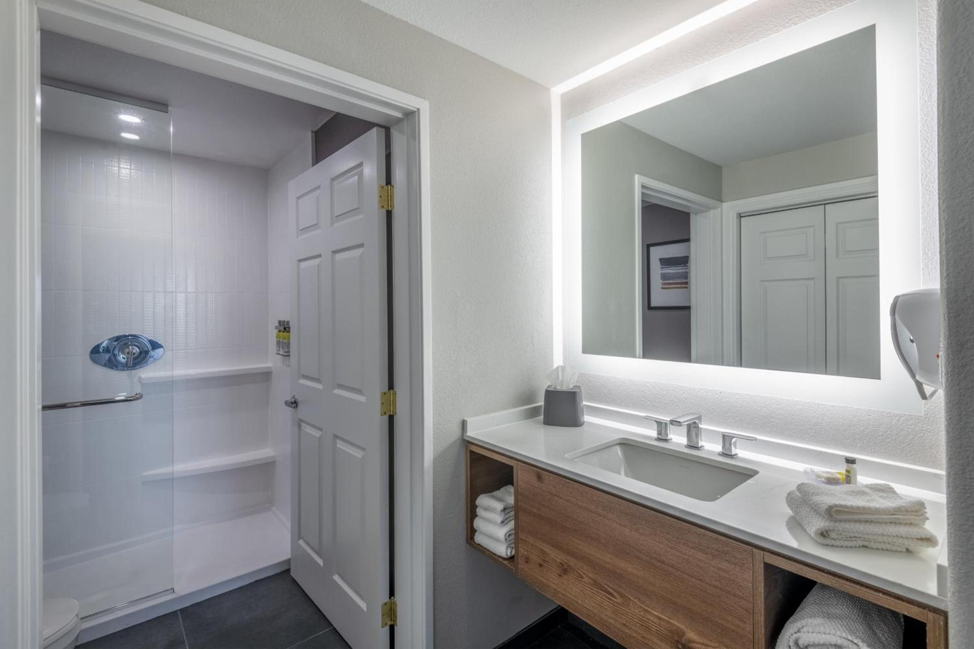 Staybridge Suites Phoenix Glendale Sports Dist by IHG photo 27