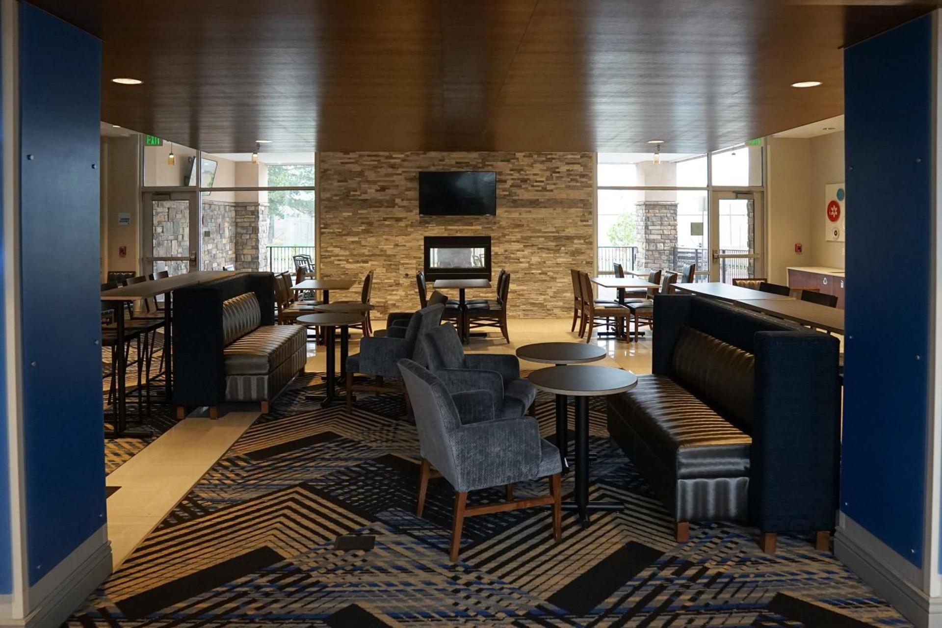 Holiday Inn Express & Suites - Aurora Medical Campus by IHG photo 23