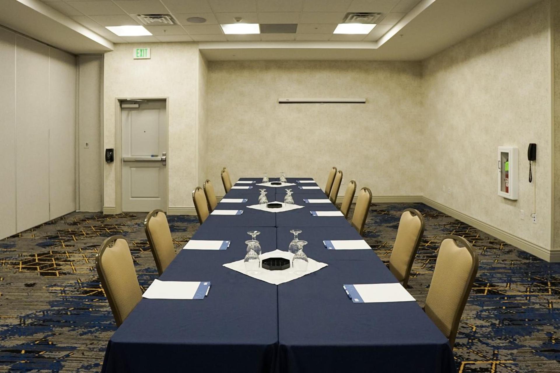 Holiday Inn Express & Suites - Aurora Medical Campus by IHG photo 46