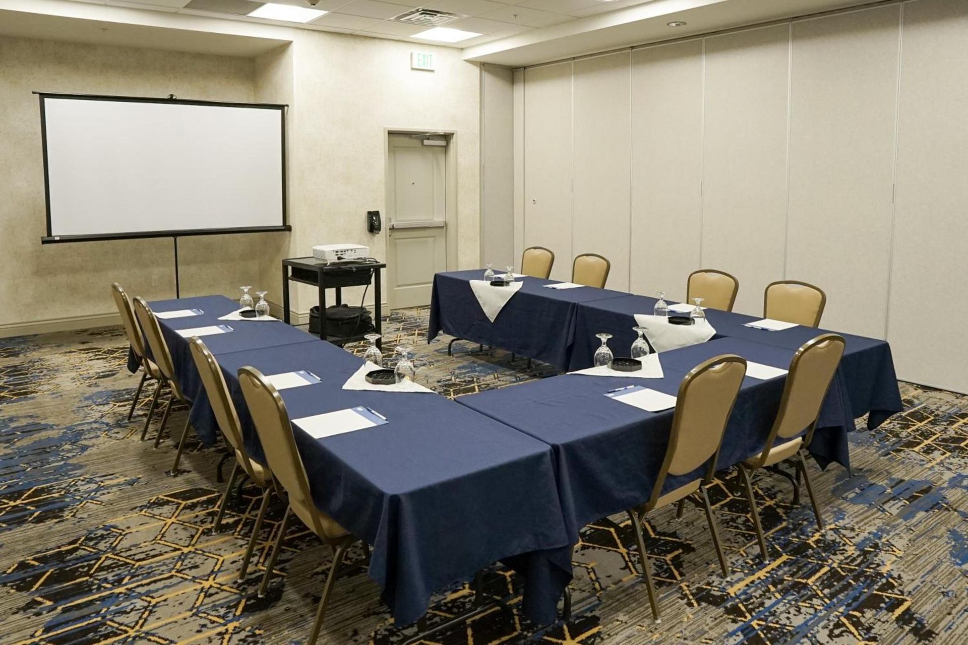 Holiday Inn Express & Suites - Aurora Medical Campus by IHG photo 26