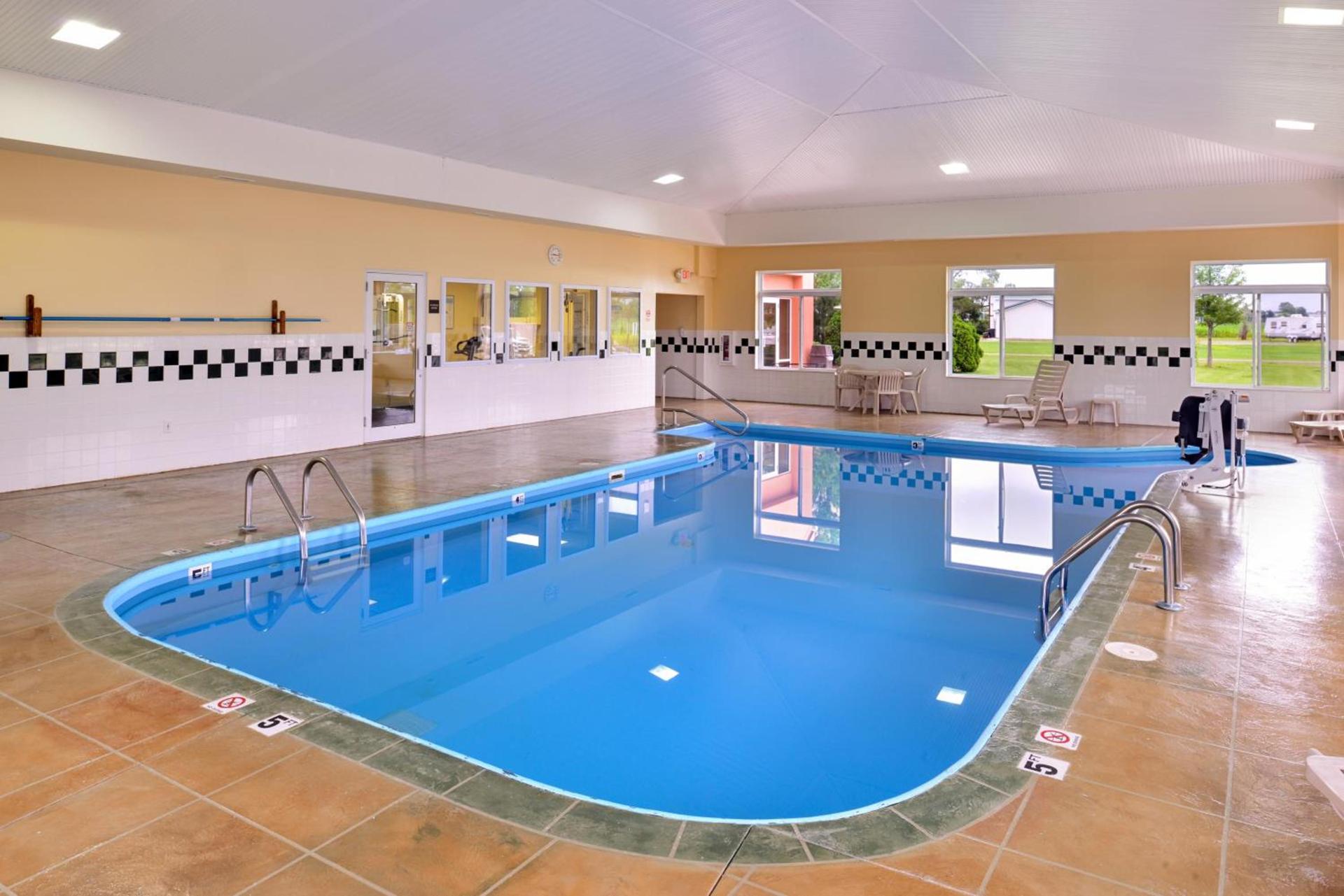 Red Roof Inn Clyde photo 7