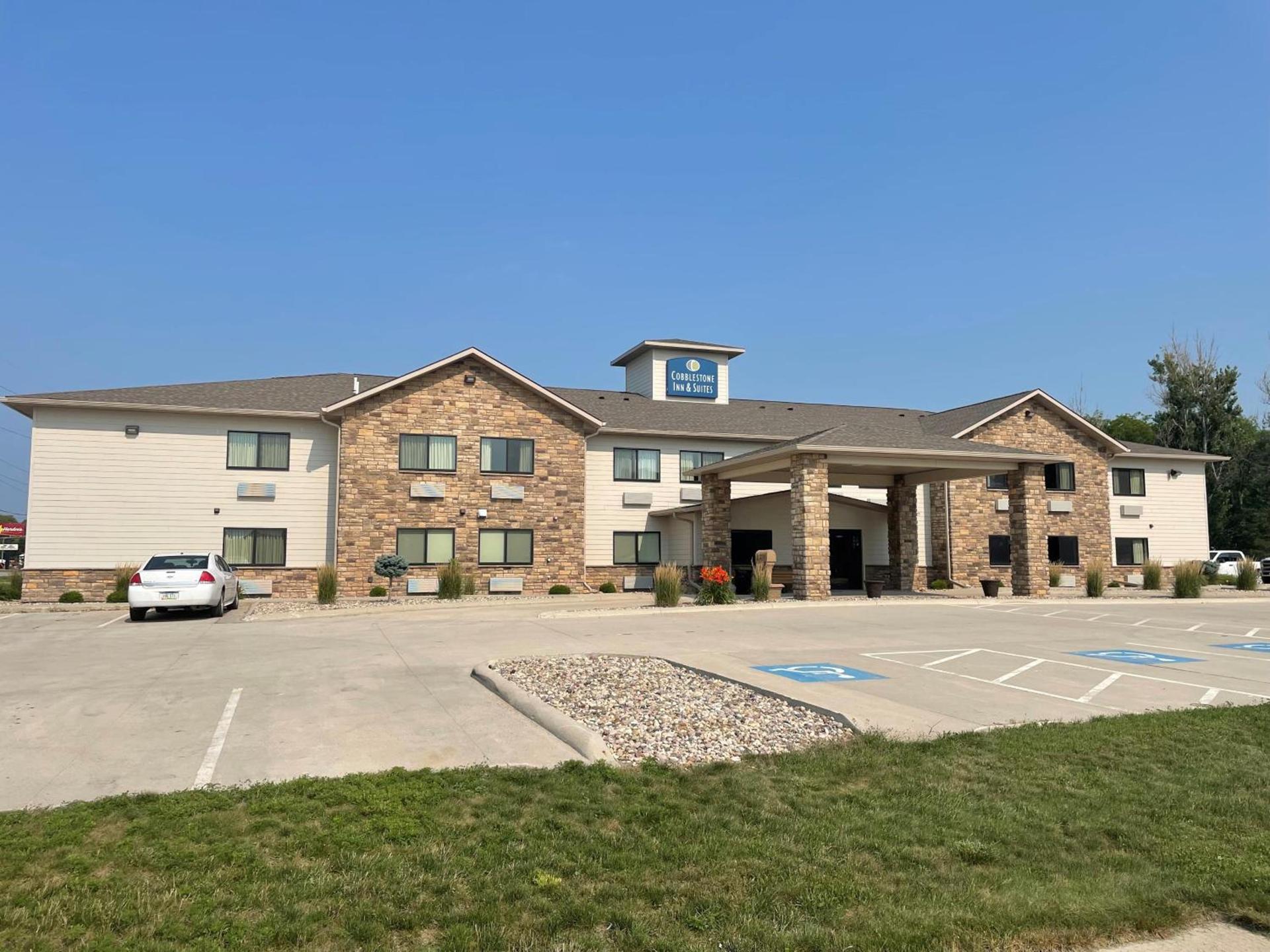 Cobblestone Inn & Suites - Clarion photo 1