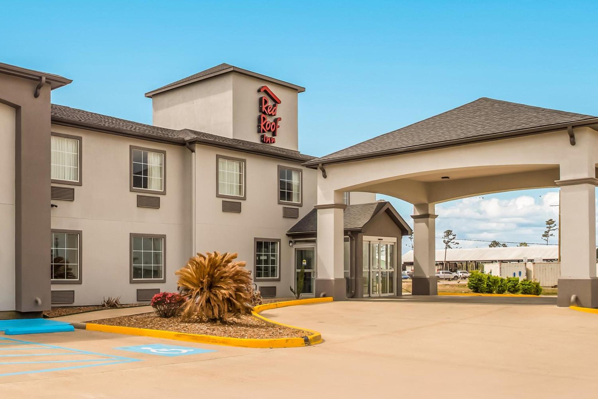 Red Roof Inn & Suites Lake Charles — hotel in Lake Charles