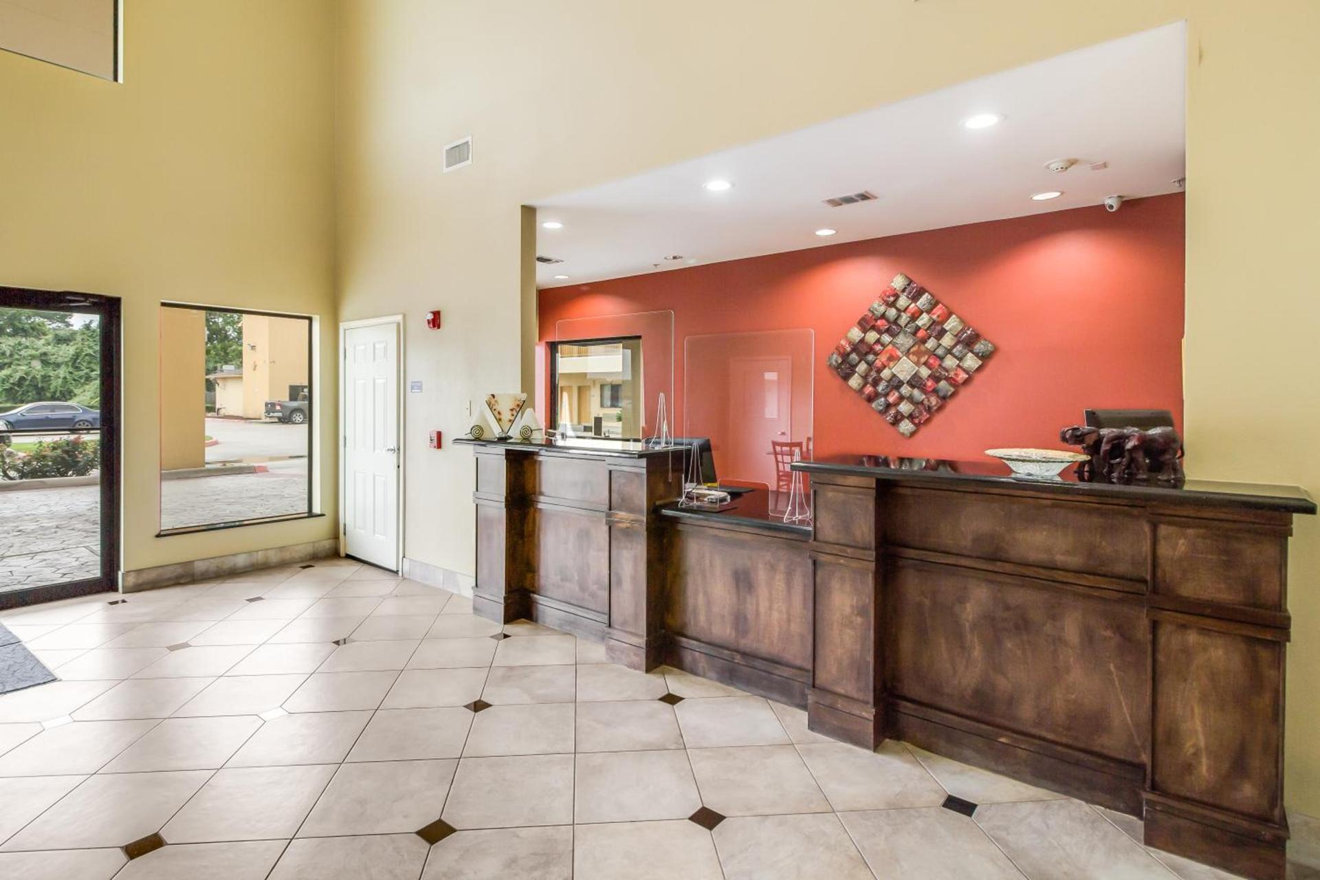 Americas Best Value Inn & Suites Tomball photo 4