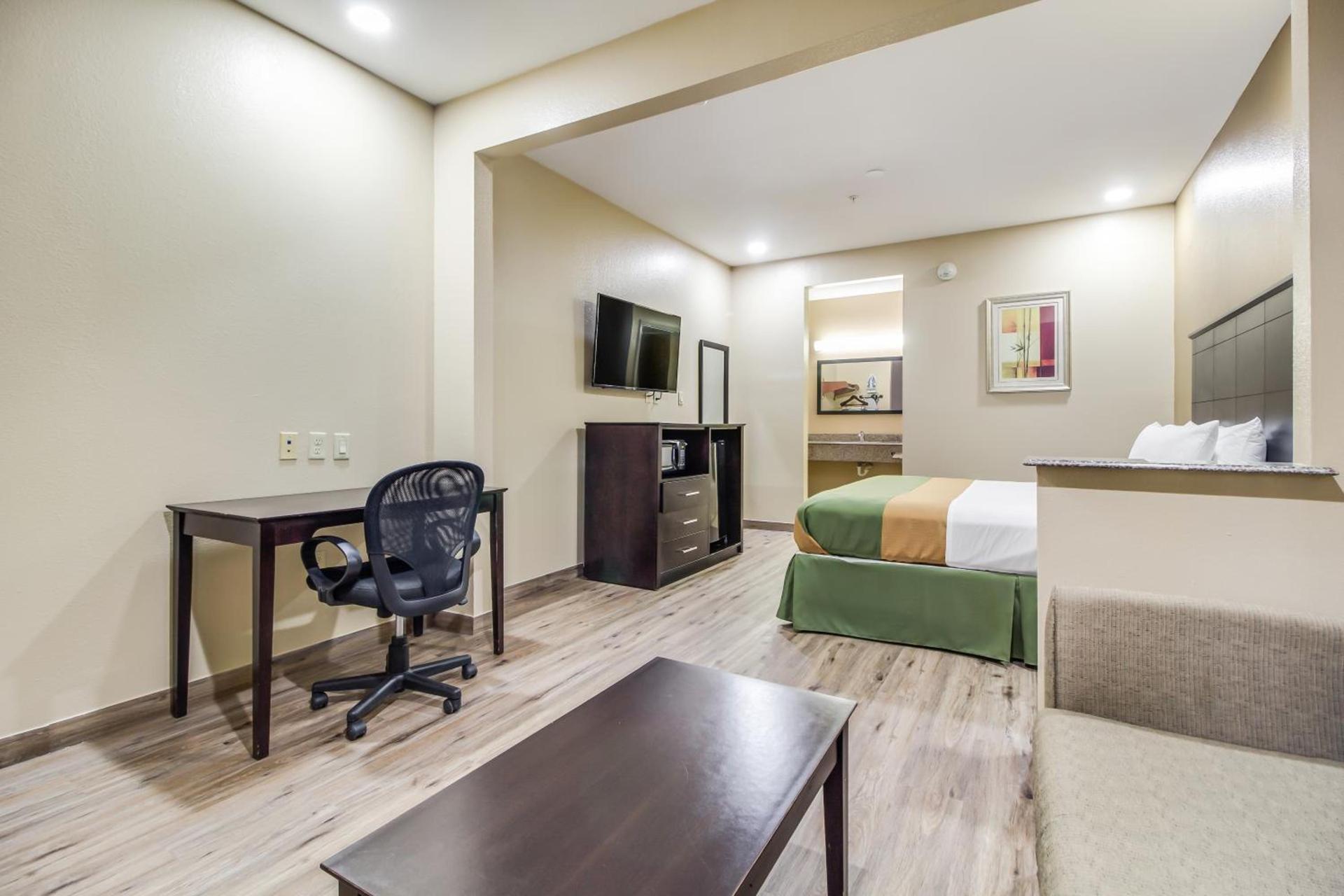 Americas Best Value Inn & Suites Tomball photo 9