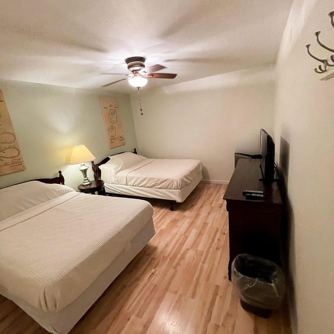 Baseball Town Motel photo 12