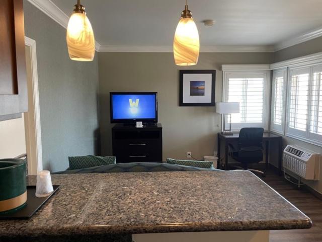 Hi View Inn & Suites photo 20