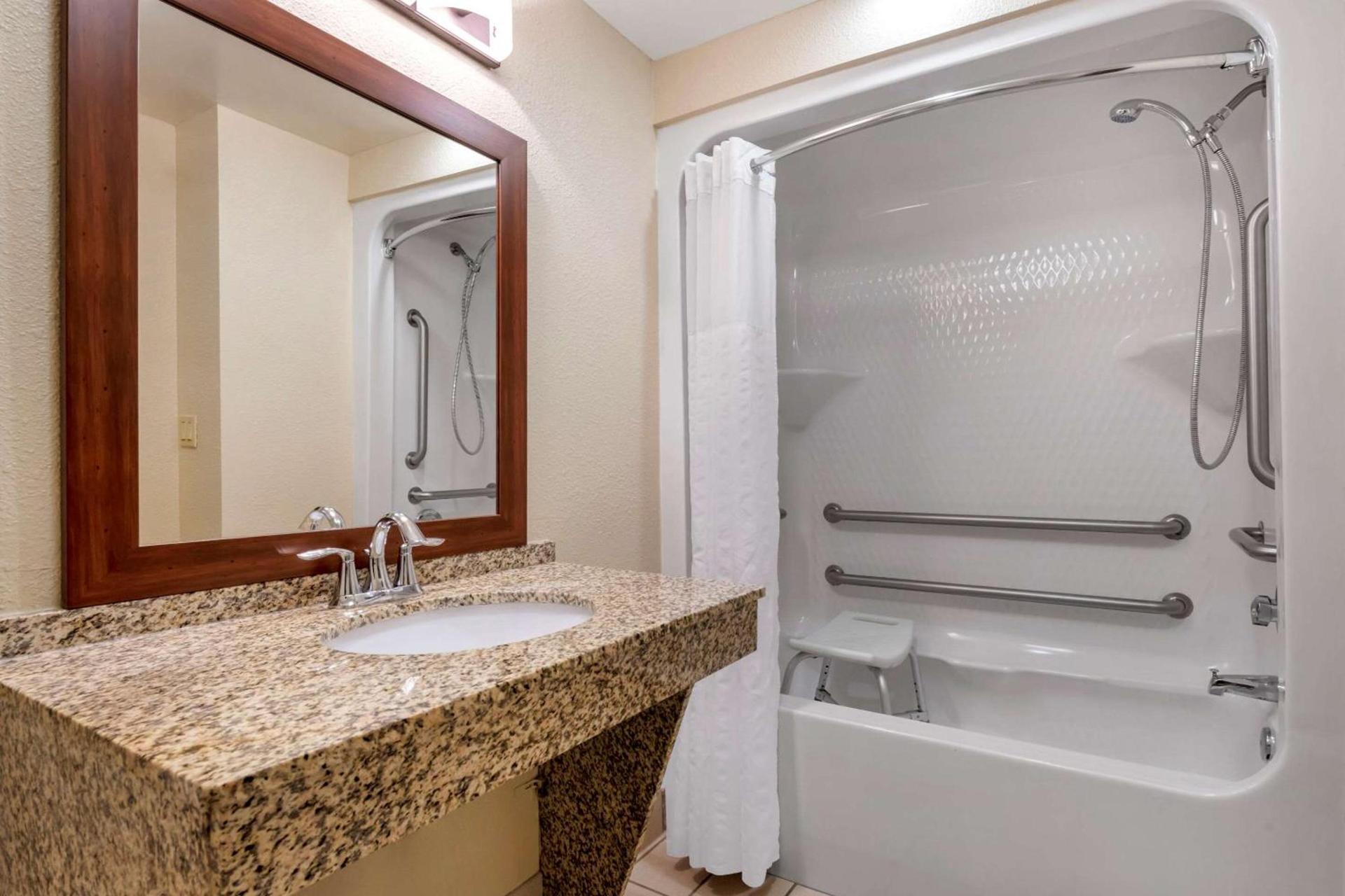Comfort Suites Near Universal Orlando Resort photo 7
