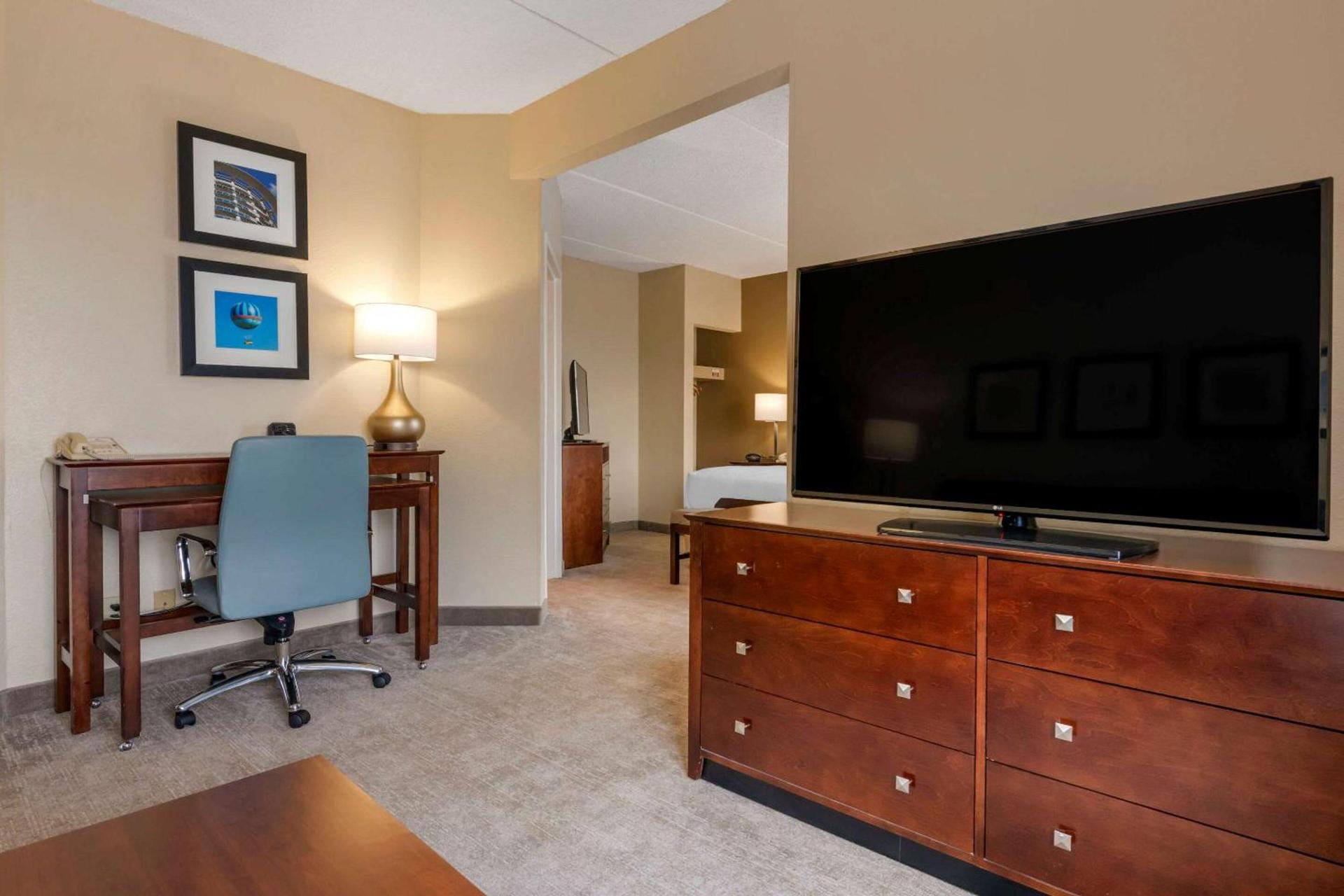Comfort Suites Near Universal Orlando Resort photo 18