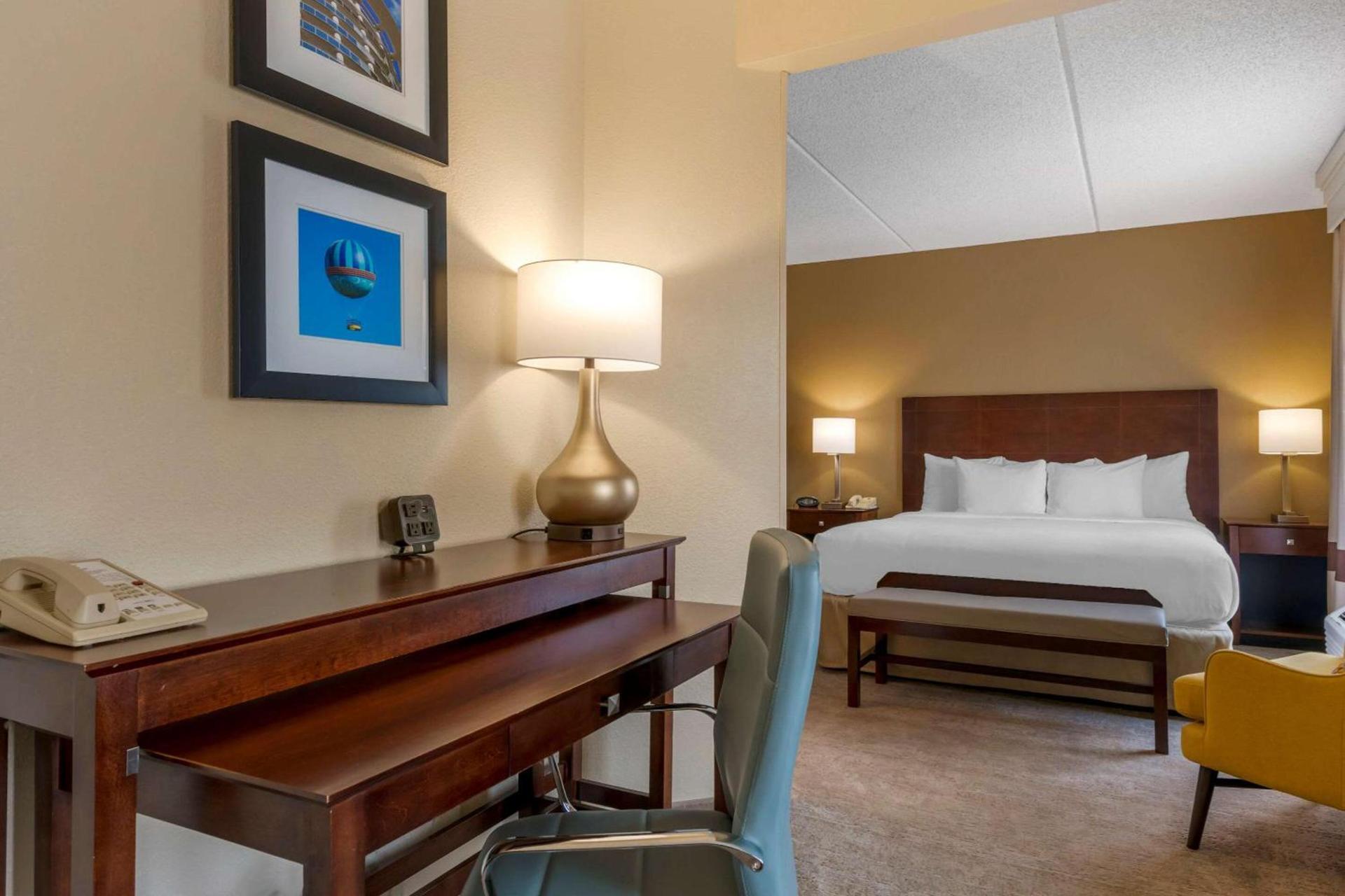 Comfort Suites Near Universal Orlando Resort photo 19