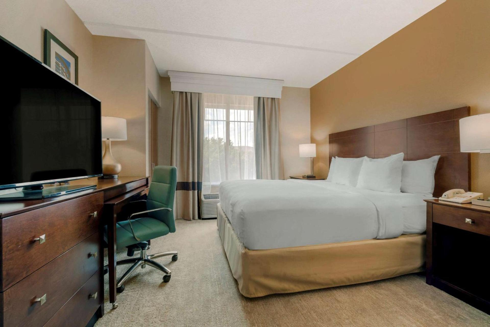 Comfort Suites Near Universal Orlando Resort photo 25