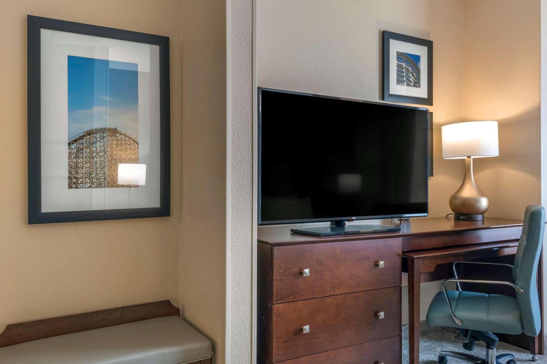 Comfort Suites Near Universal Orlando Resort photo 27