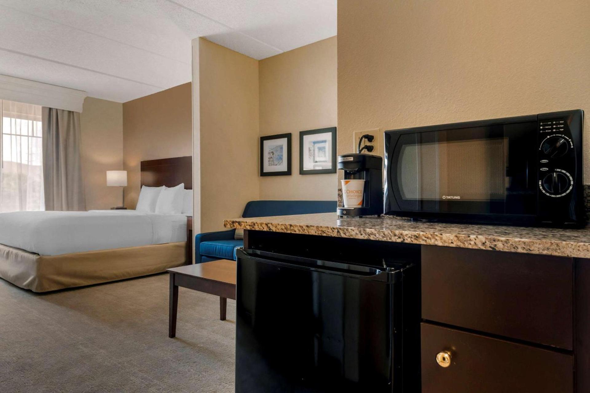 Comfort Suites Near Universal Orlando Resort photo 28