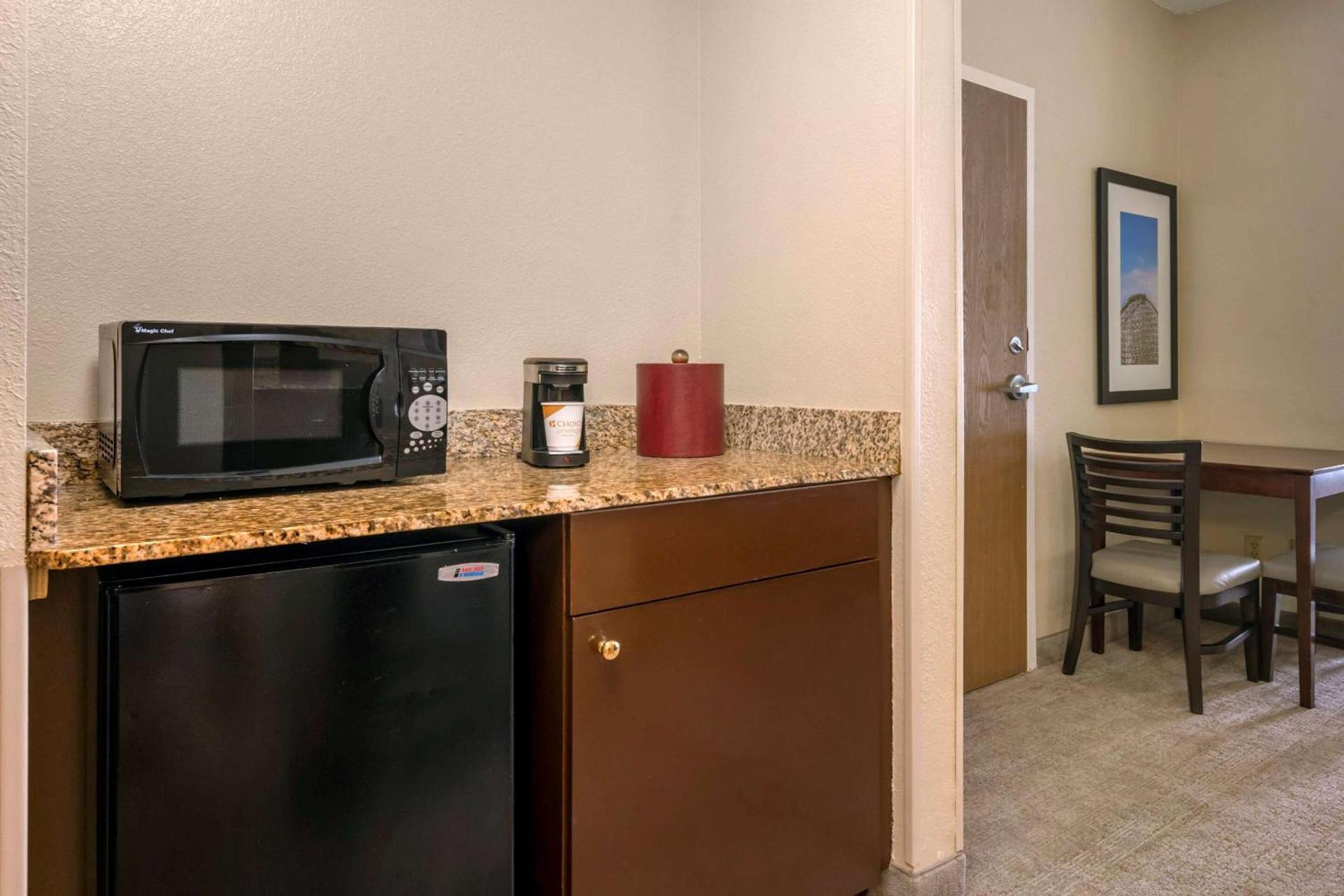 Comfort Suites Near Universal Orlando Resort photo 31