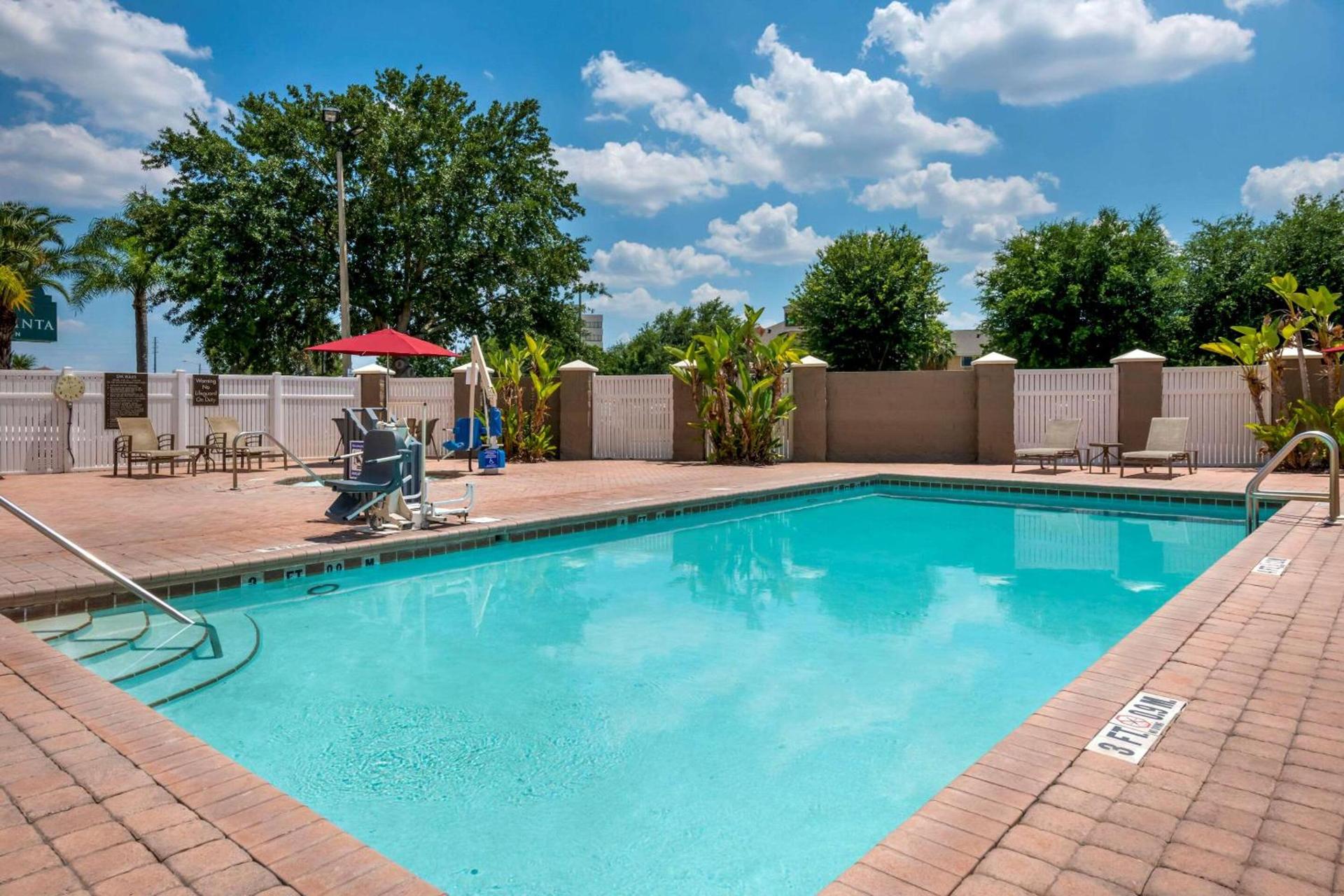 Comfort Suites Near Universal Orlando Resort photo 32