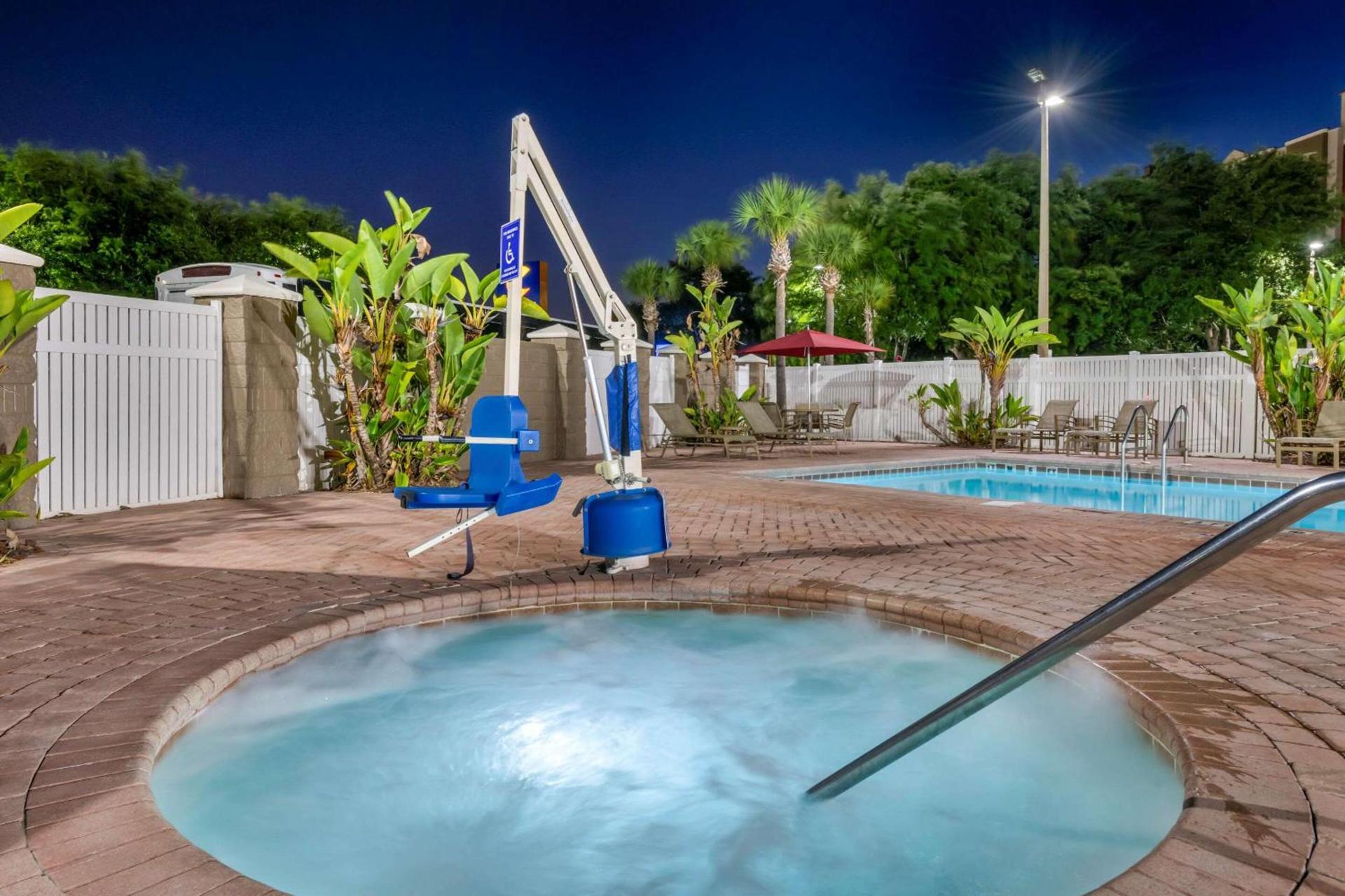 Comfort Suites Near Universal Orlando Resort photo 36