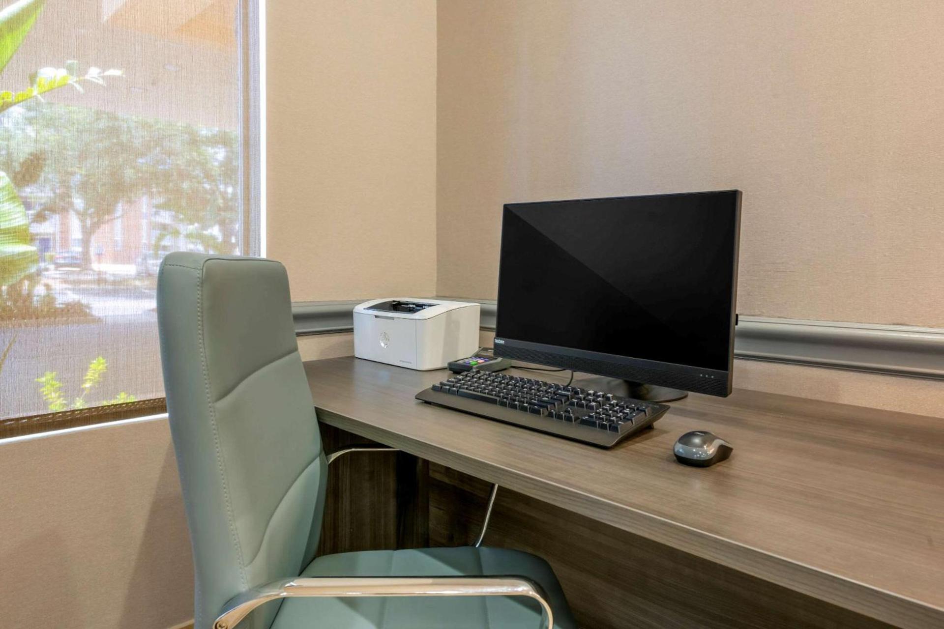Comfort Suites Near Universal Orlando Resort photo 39