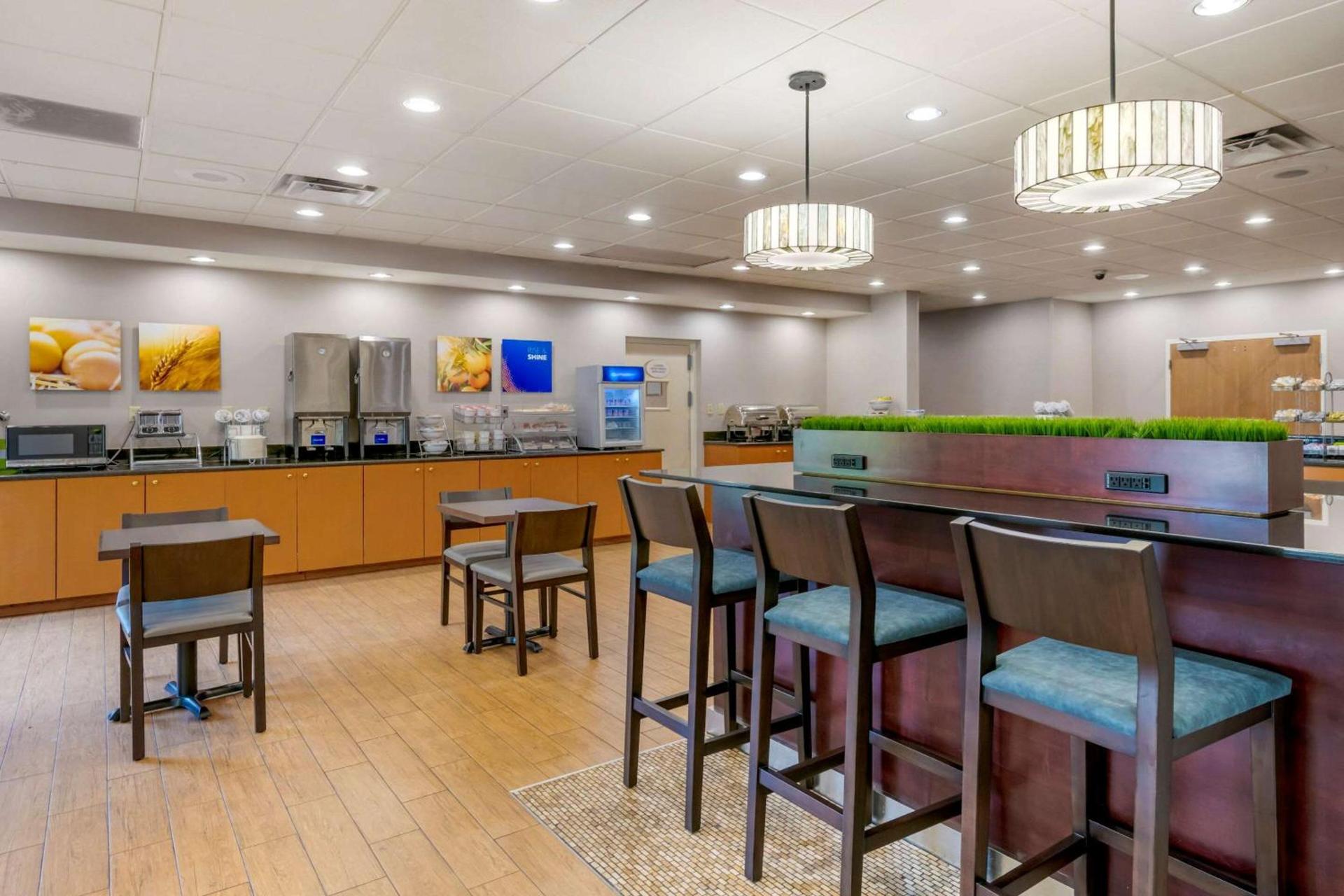 Comfort Suites Near Universal Orlando Resort photo 40