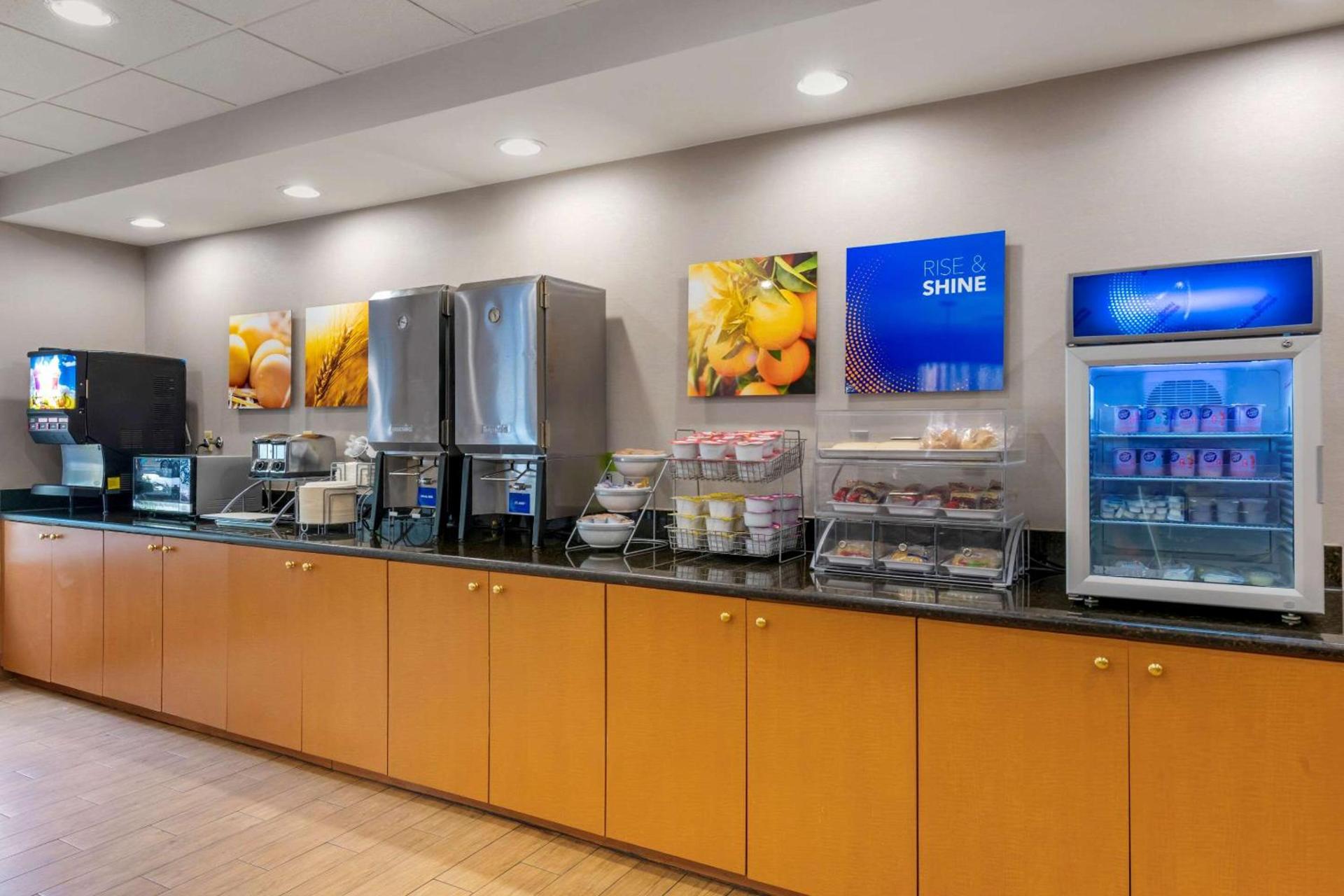Comfort Suites Near Universal Orlando Resort photo 41