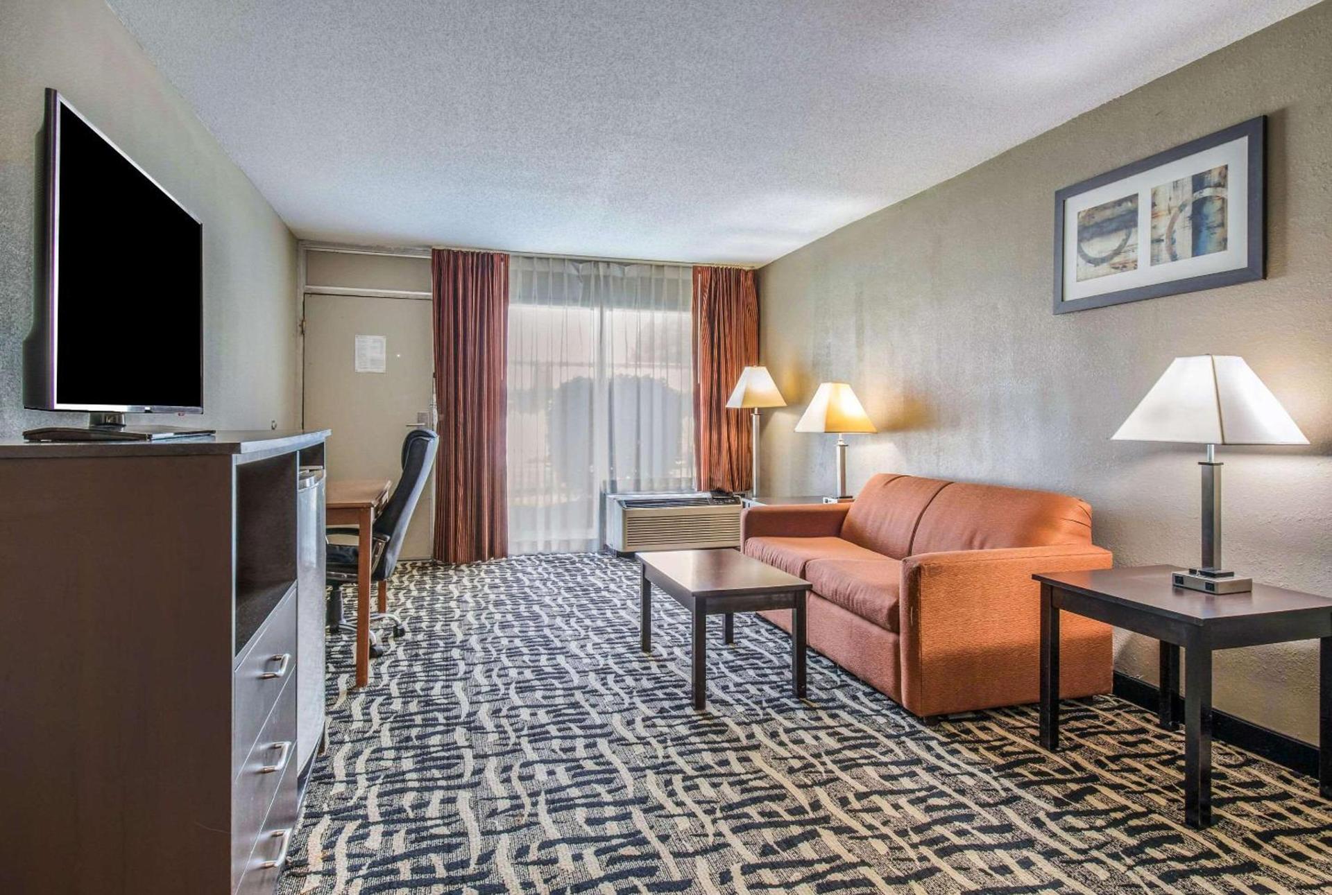 Quality Inn & Suites York East photo 32