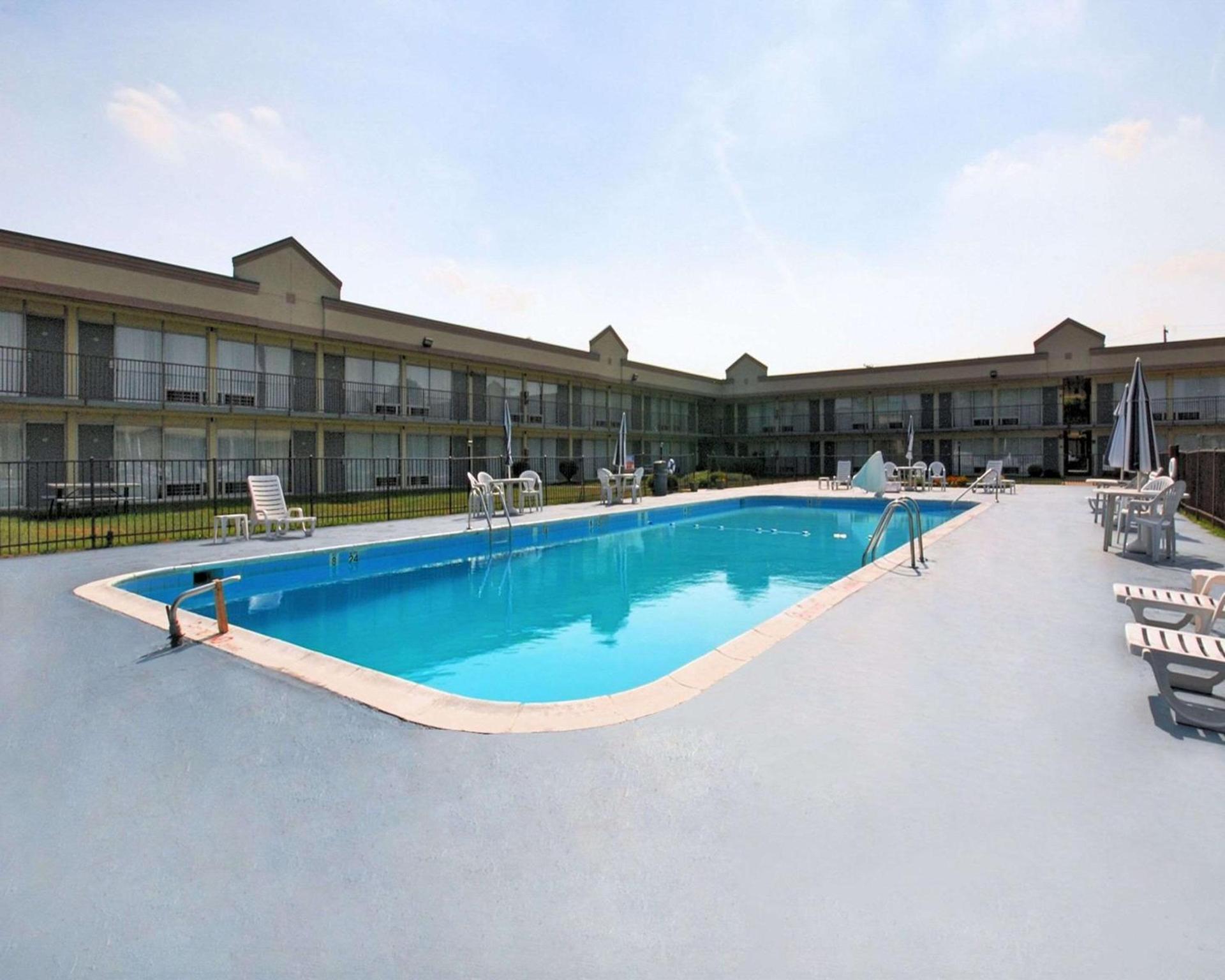 Quality Inn & Suites York East photo 34