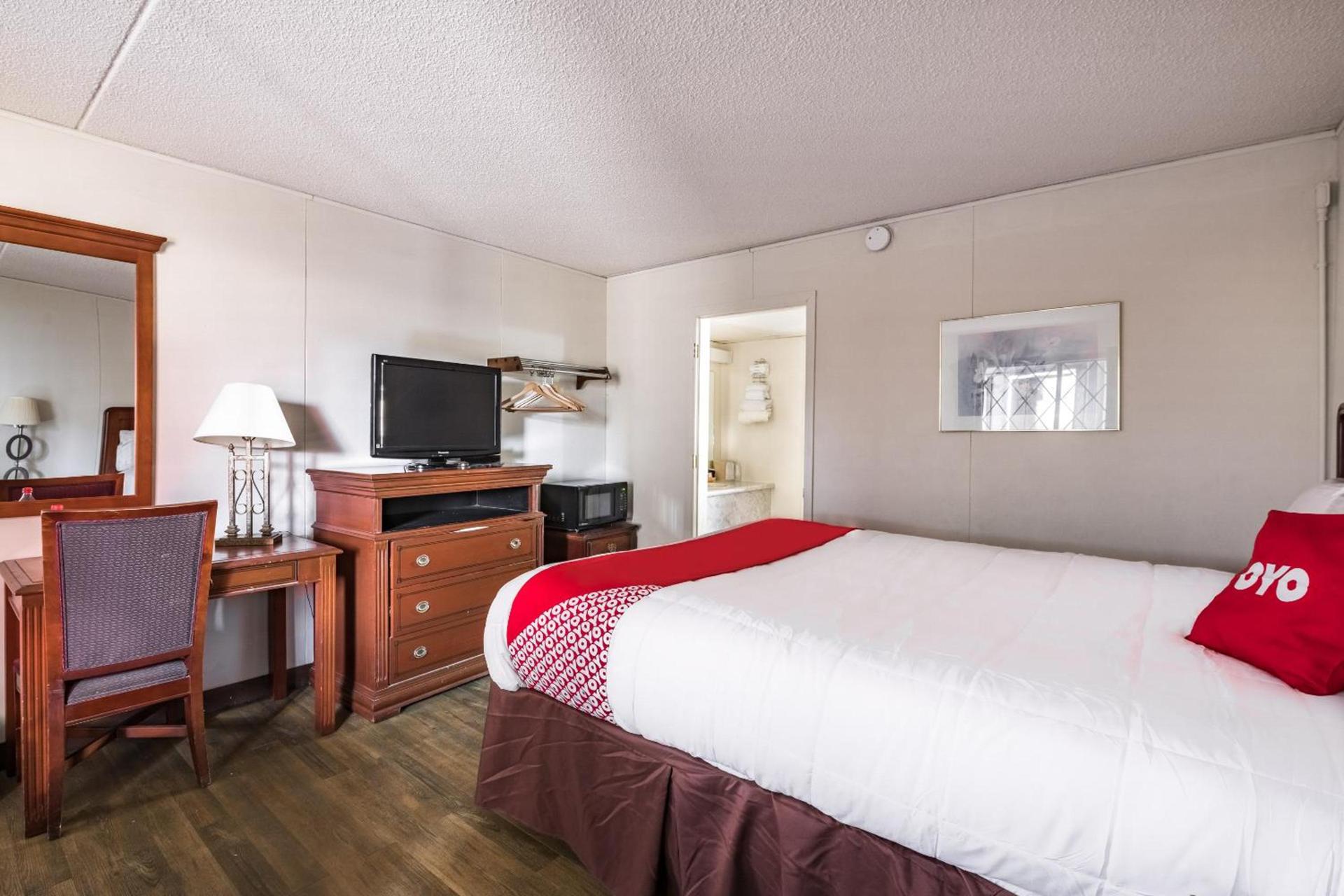 OYO Hotel Windmill Branson photo 17
