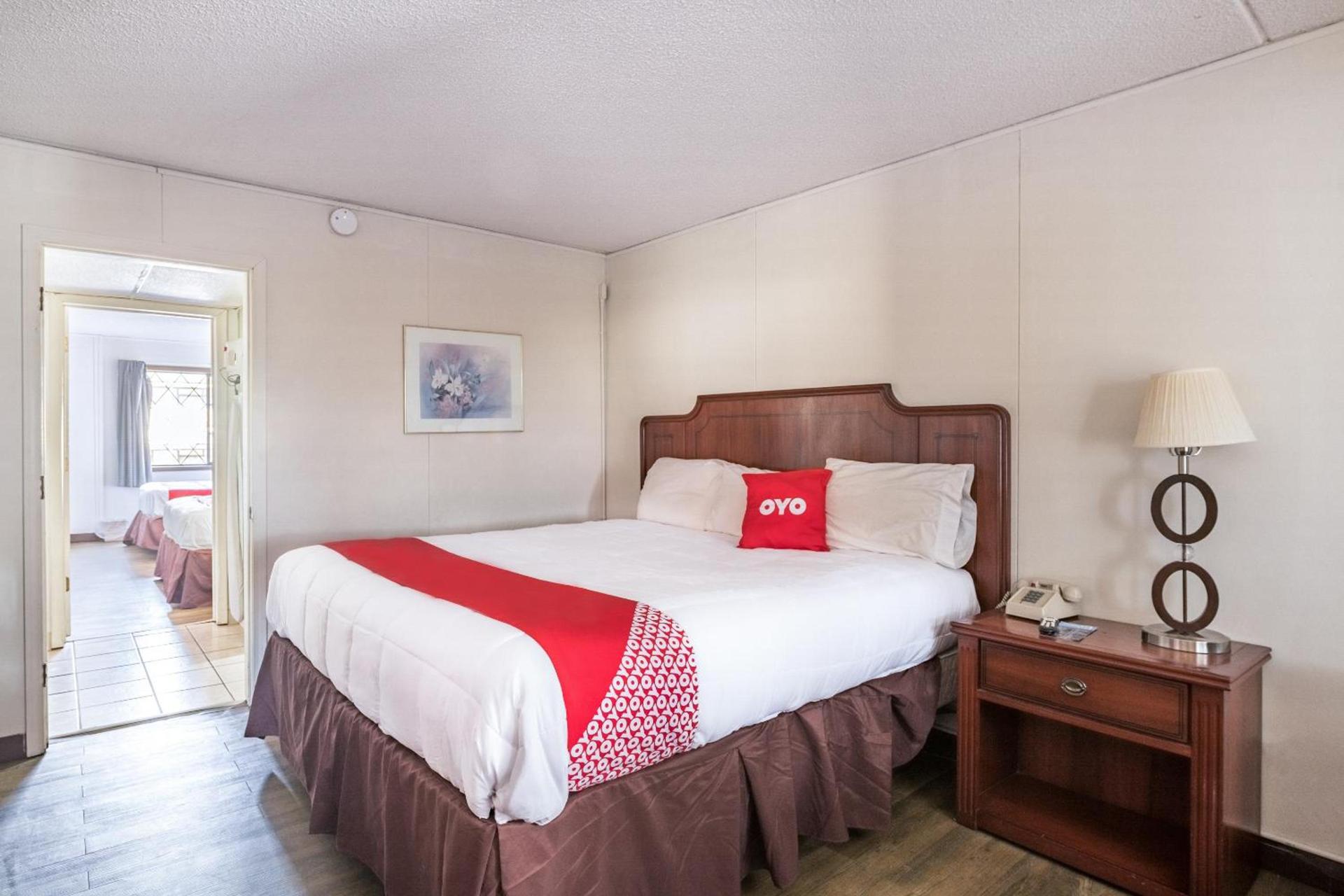 OYO Hotel Windmill Branson photo 18