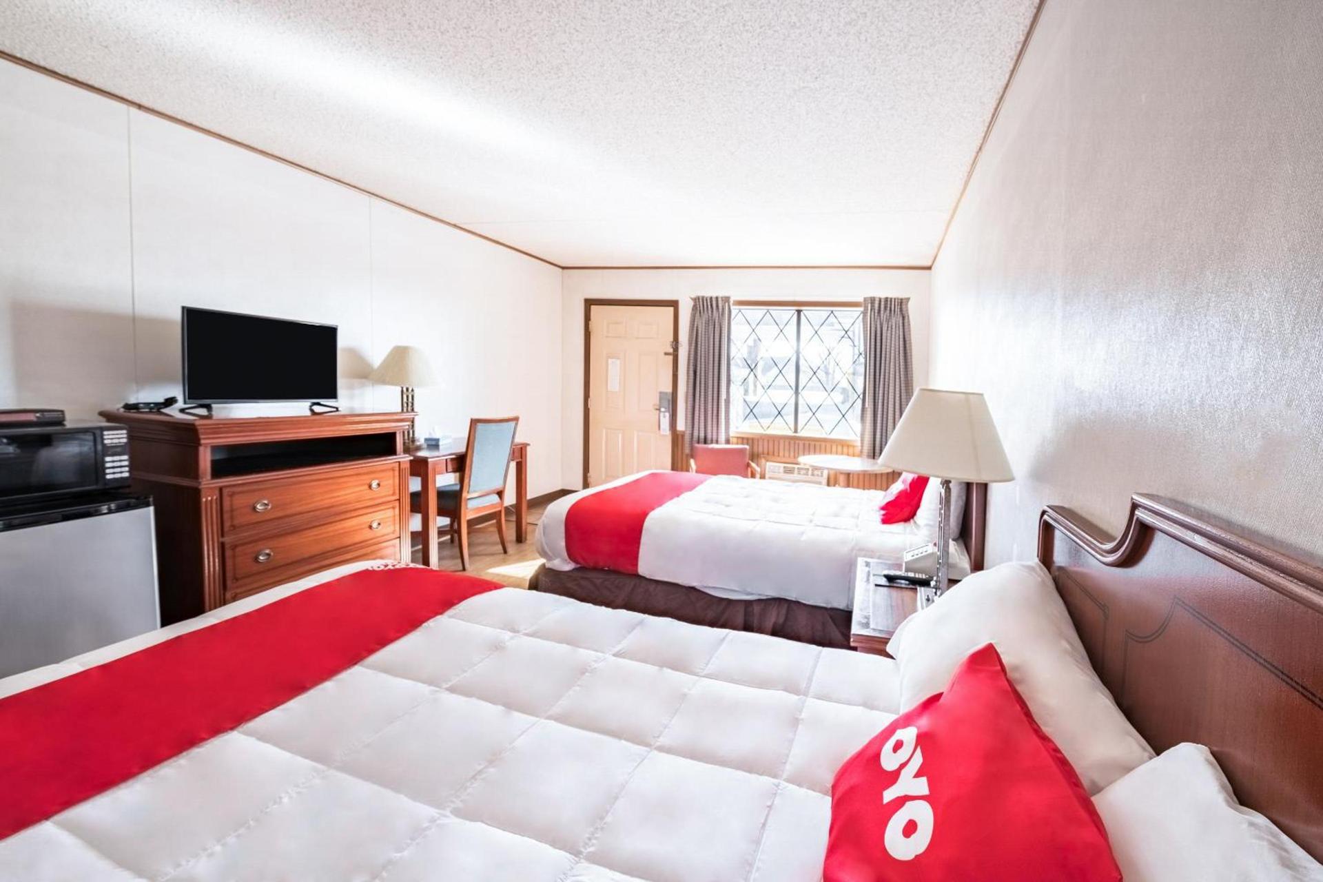 OYO Hotel Windmill Branson photo 22