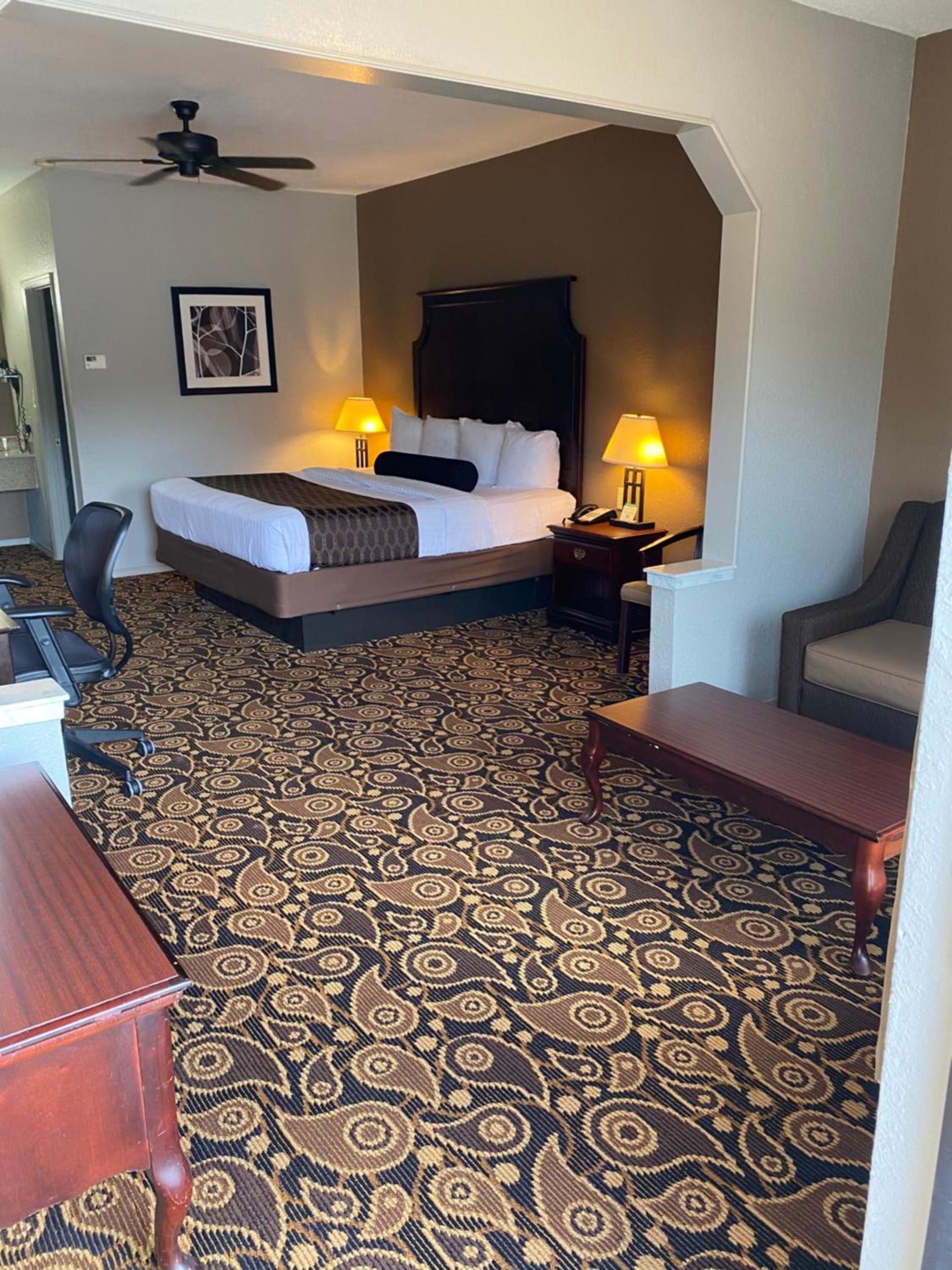 Mockingbird Inn & Suites photo 2