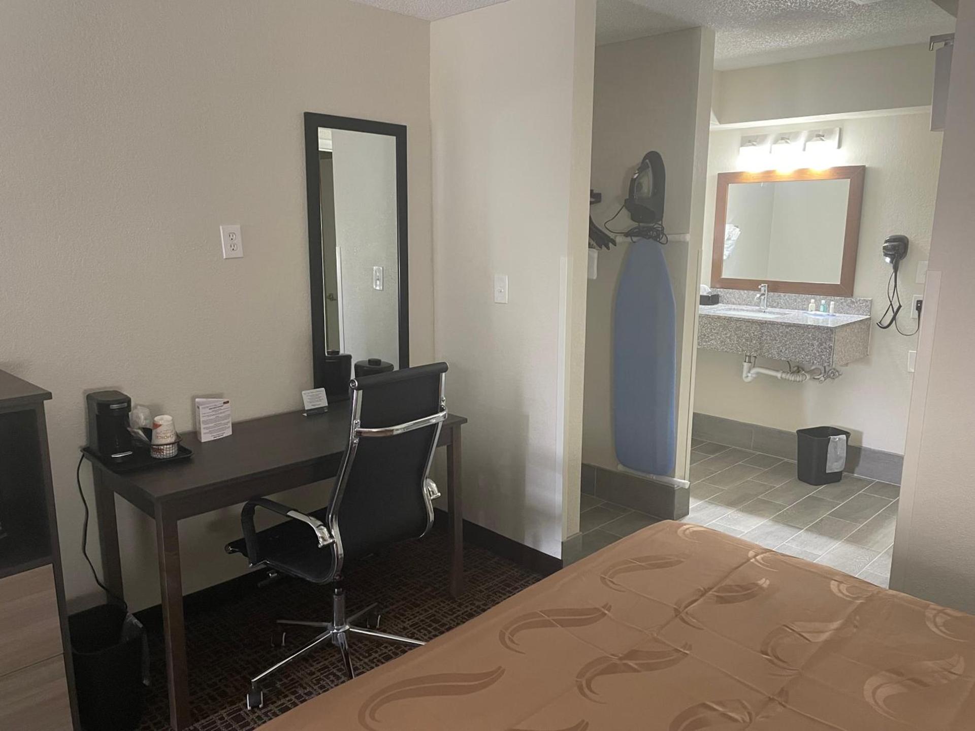 Quality Inn & Suites Spring Lake - Fayetteville near Fort Bragg photo 37