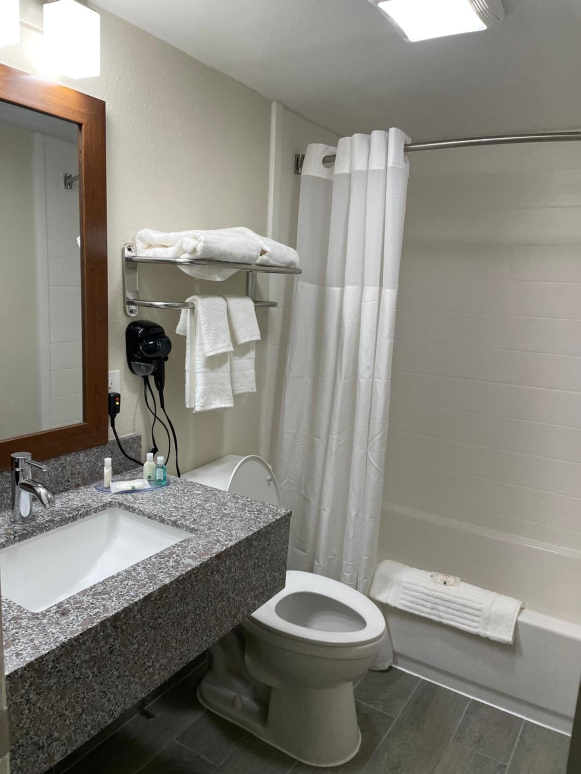 Quality Inn & Suites Spring Lake - Fayetteville near Fort Bragg photo 36