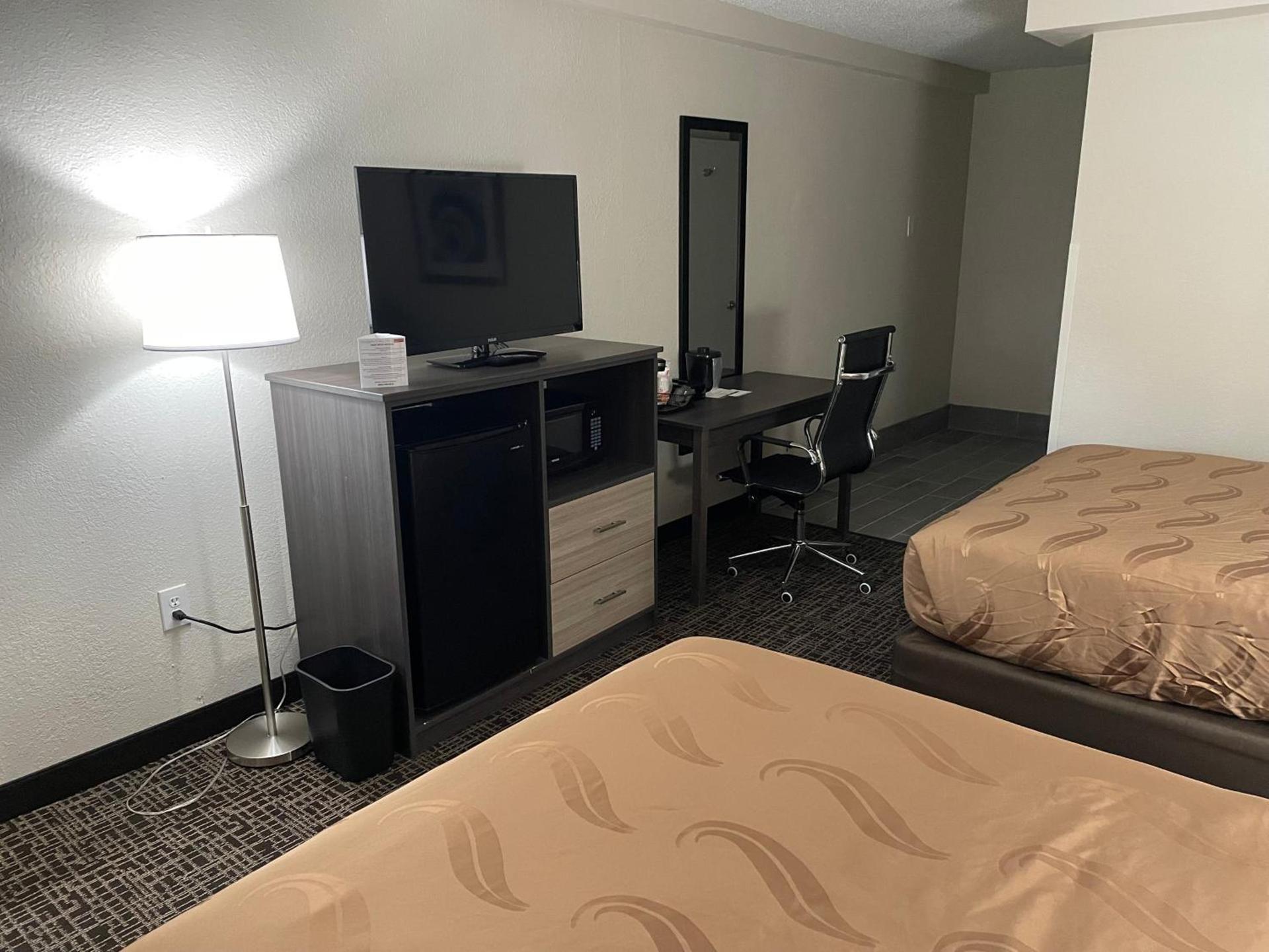 Quality Inn & Suites Spring Lake - Fayetteville near Fort Bragg photo 43
