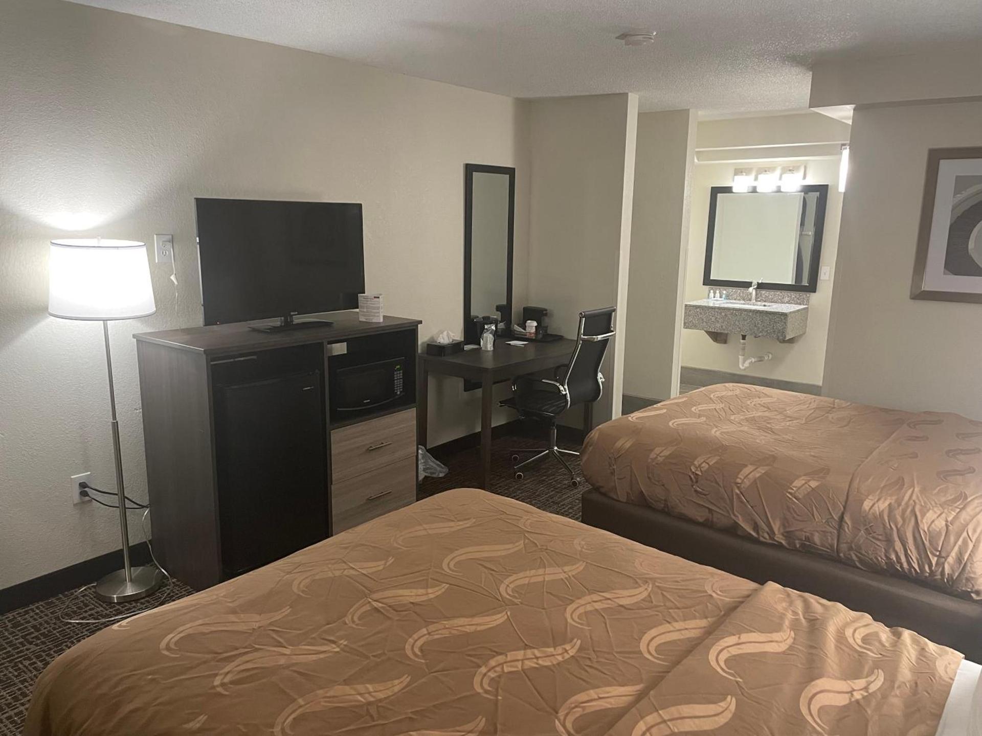Quality Inn & Suites Spring Lake - Fayetteville near Fort Bragg photo 57