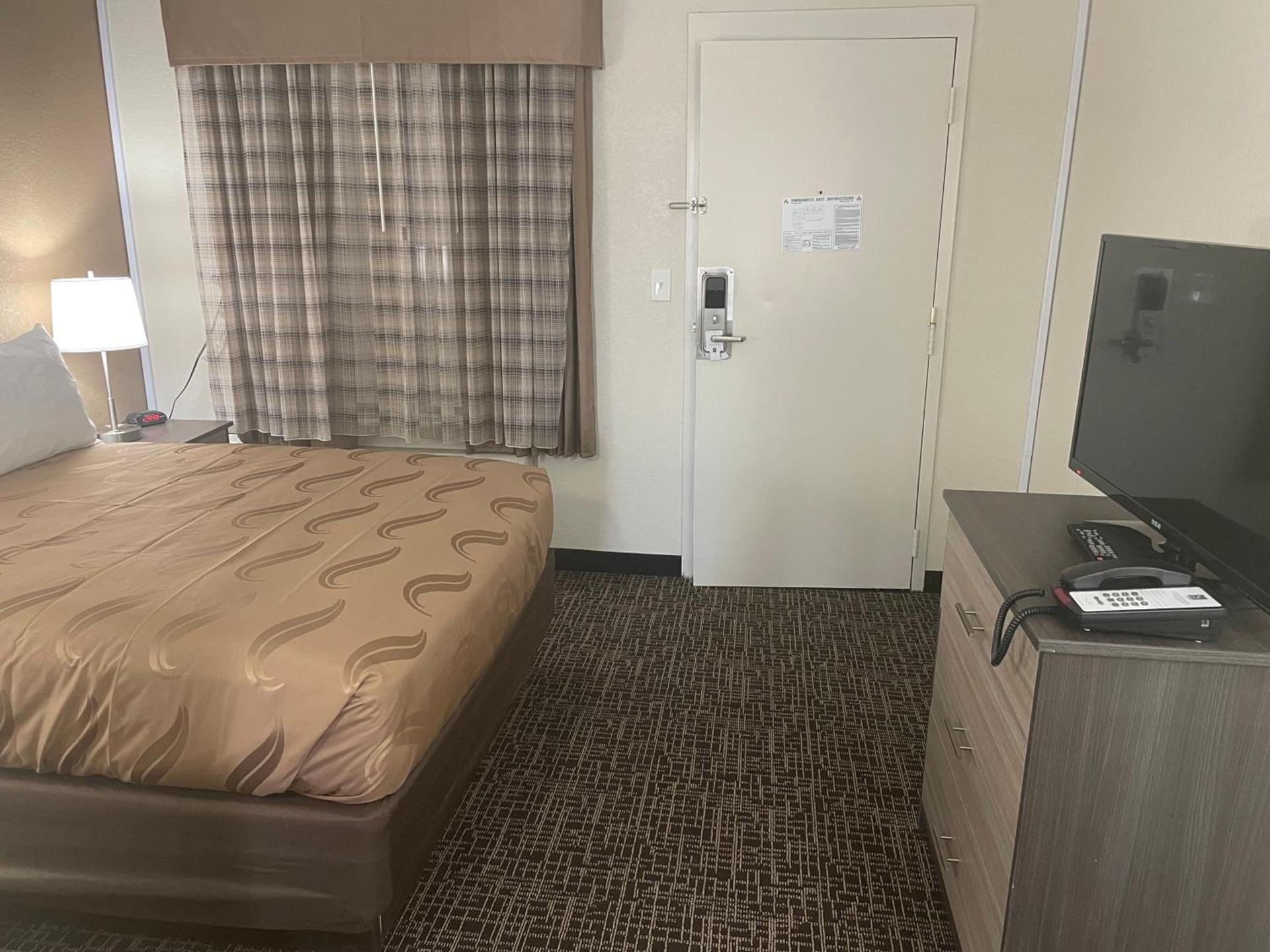Quality Inn & Suites Spring Lake - Fayetteville near Fort Bragg photo 69