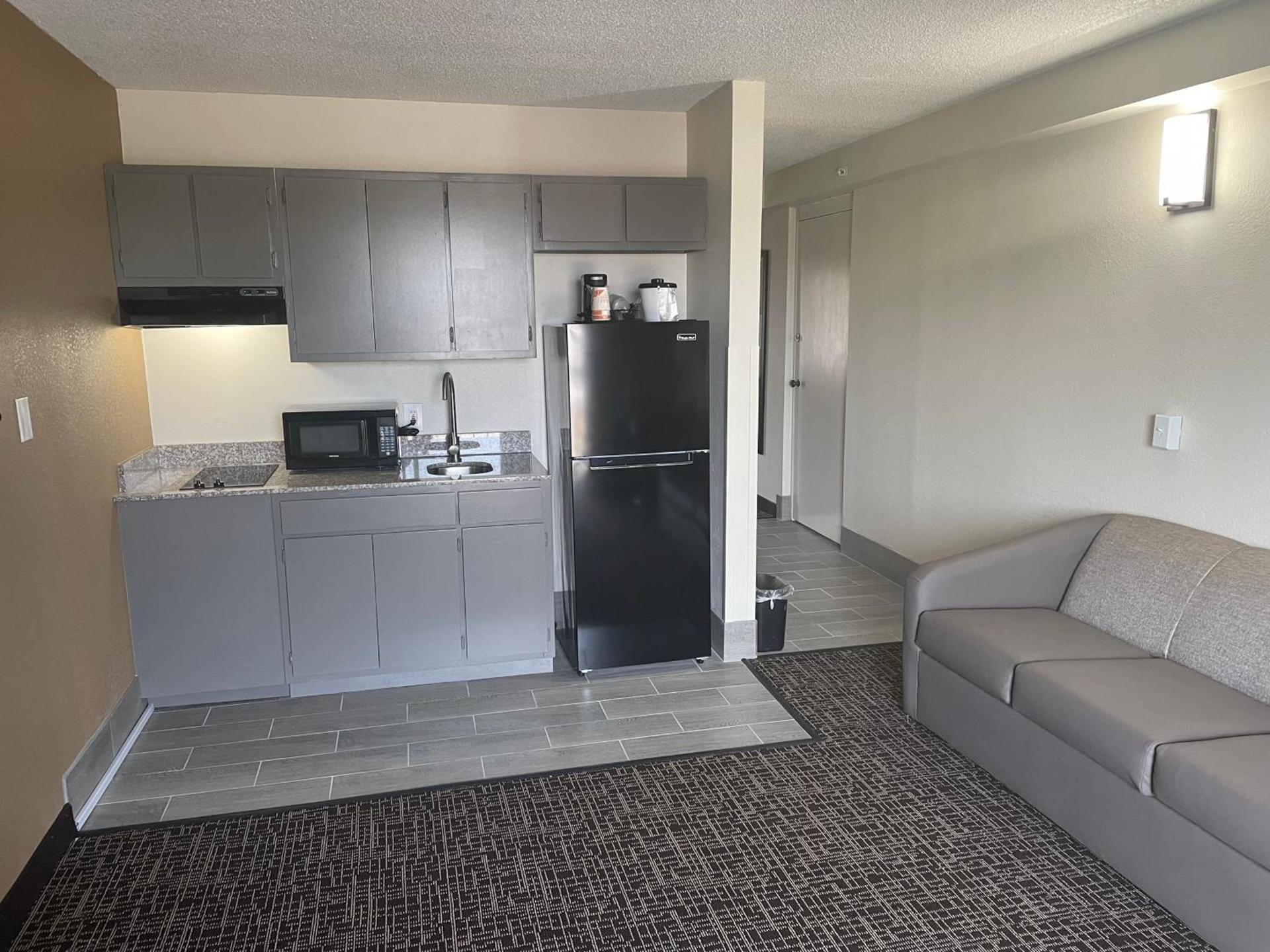 Quality Inn & Suites Spring Lake - Fayetteville near Fort Bragg photo 71