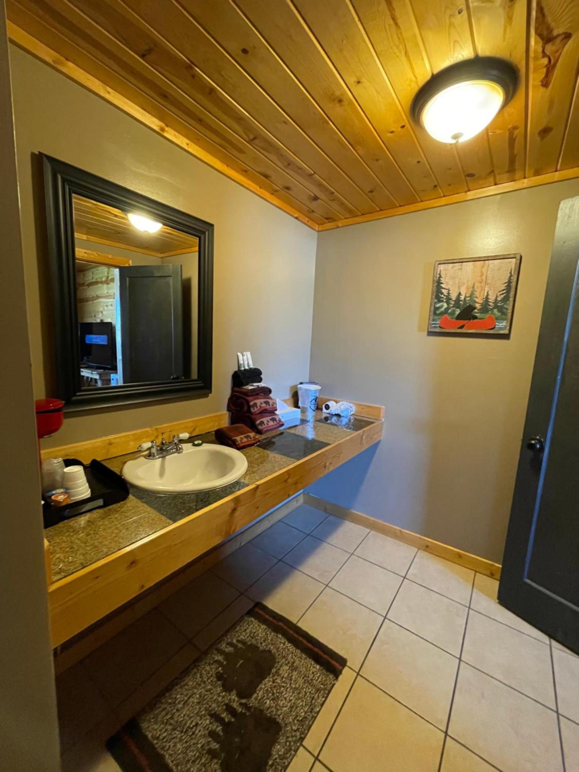 The Fishing Bear Lodge photo 26