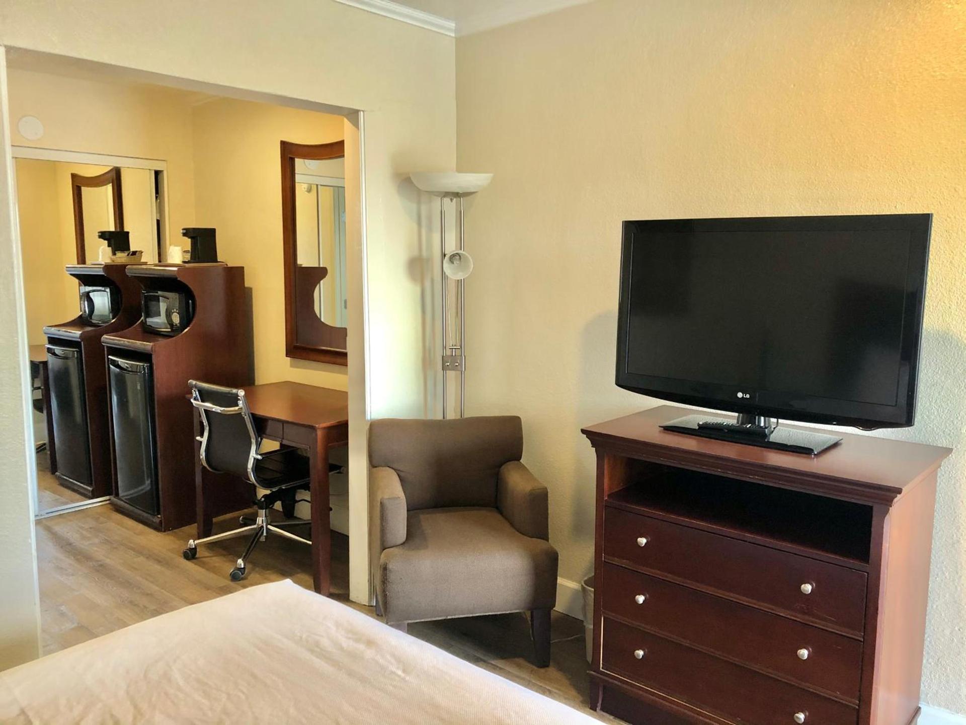 Blu Pacific Hotel photo 32
