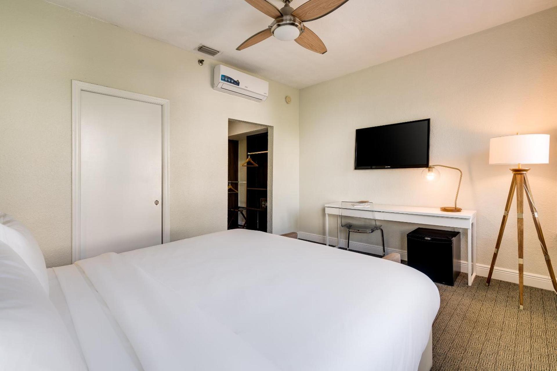 Crest Hotel Suites photo 38