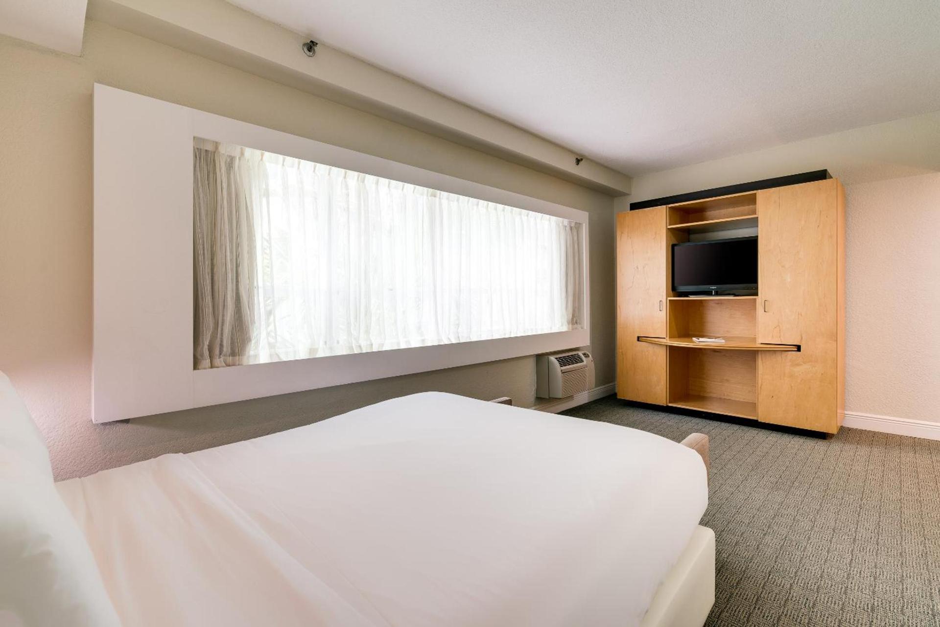 Crest Hotel Suites photo 42